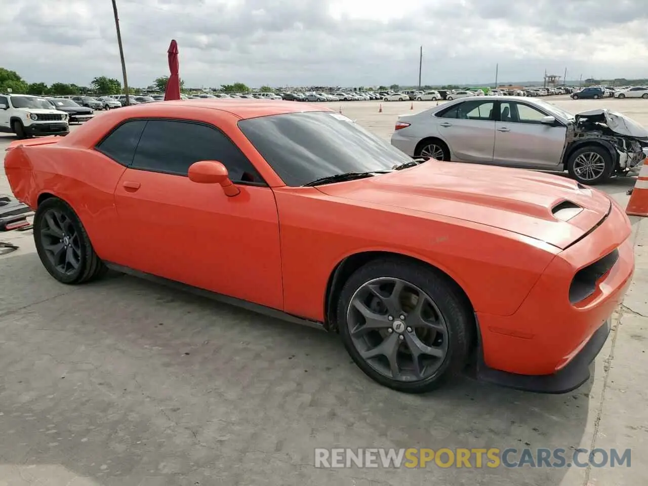 4 Photograph of a damaged car 2C3CDZJG0KH758957 DODGE CHALLENGER 2019