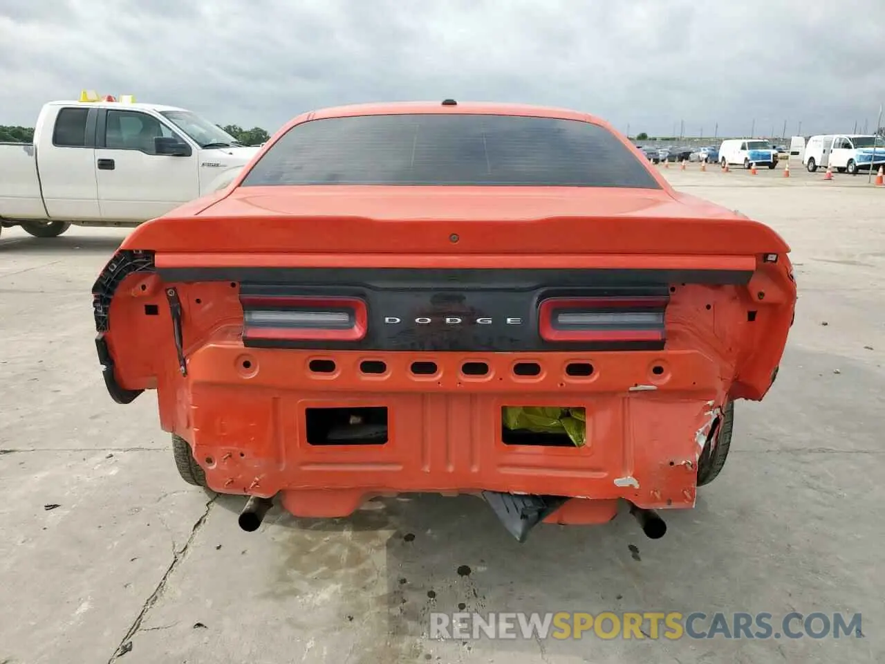 6 Photograph of a damaged car 2C3CDZJG0KH758957 DODGE CHALLENGER 2019