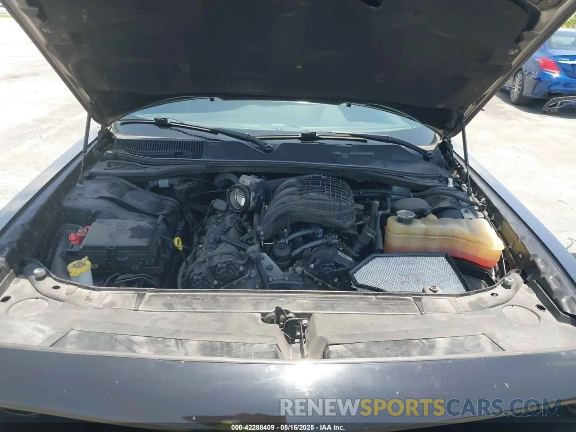 10 Photograph of a damaged car 2C3CDZJG3KH503963 DODGE CHALLENGER 2019