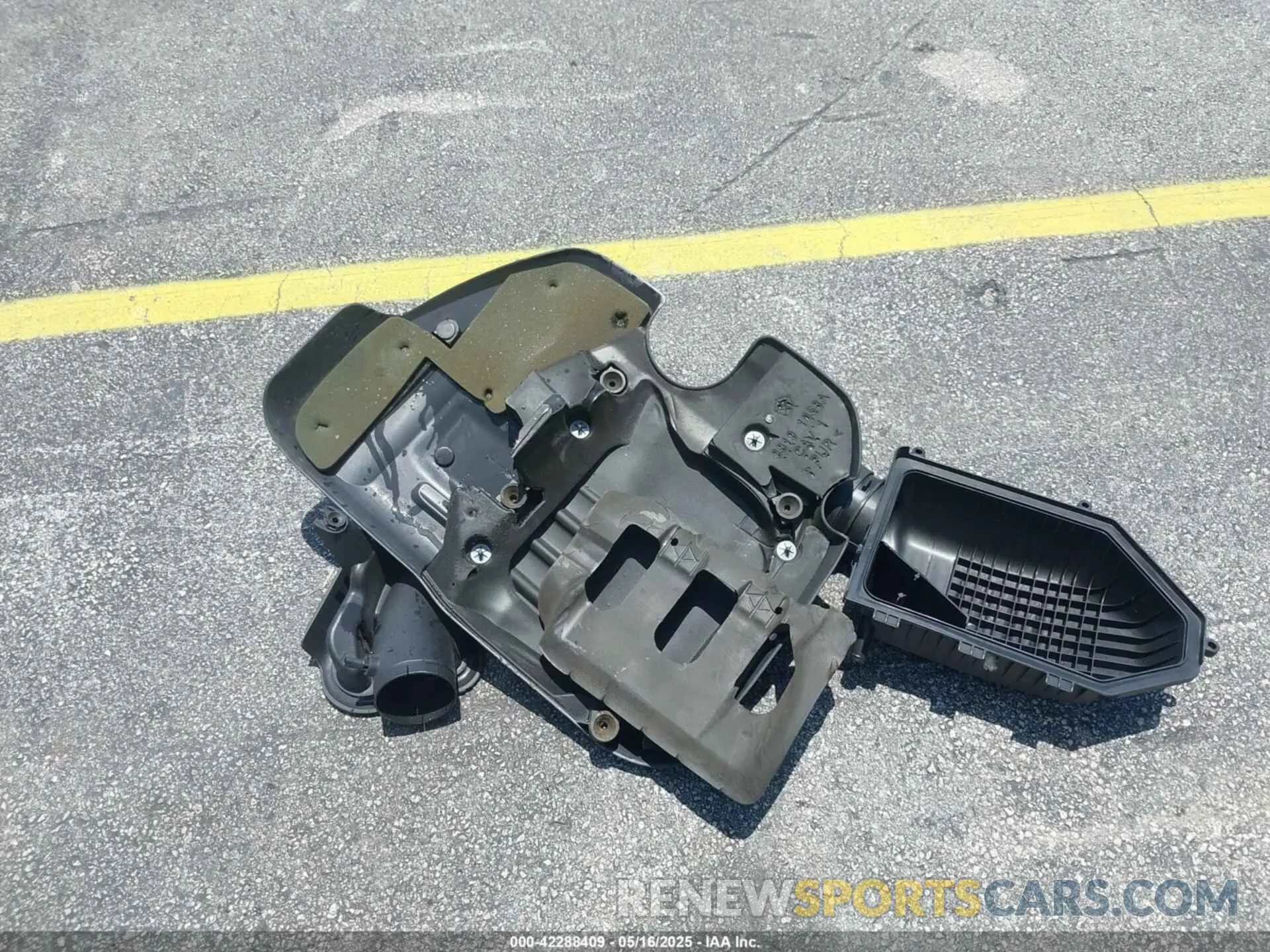 12 Photograph of a damaged car 2C3CDZJG3KH503963 DODGE CHALLENGER 2019