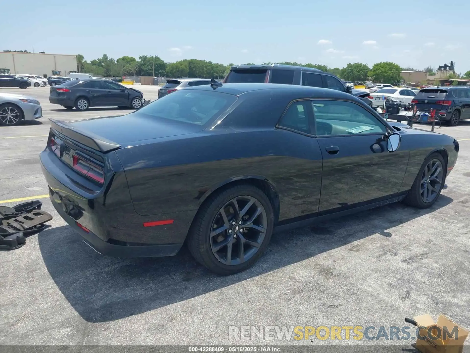 4 Photograph of a damaged car 2C3CDZJG3KH503963 DODGE CHALLENGER 2019