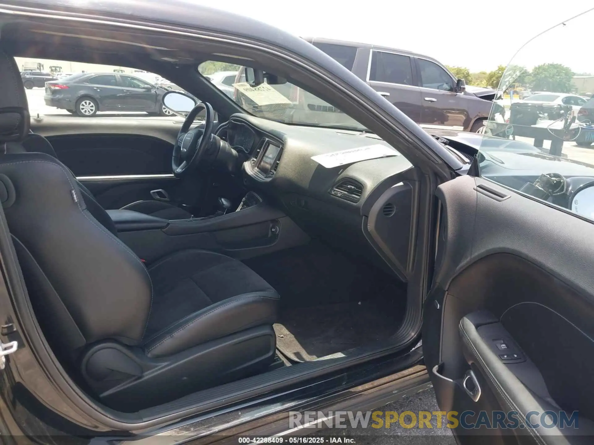 5 Photograph of a damaged car 2C3CDZJG3KH503963 DODGE CHALLENGER 2019