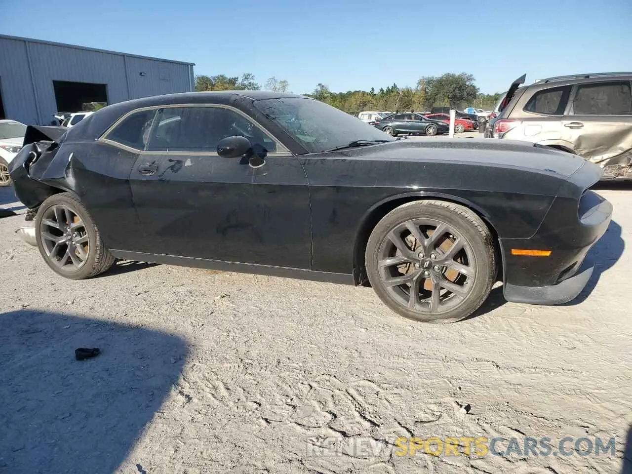 4 Photograph of a damaged car 2C3CDZJG4KH690260 DODGE CHALLENGER 2019