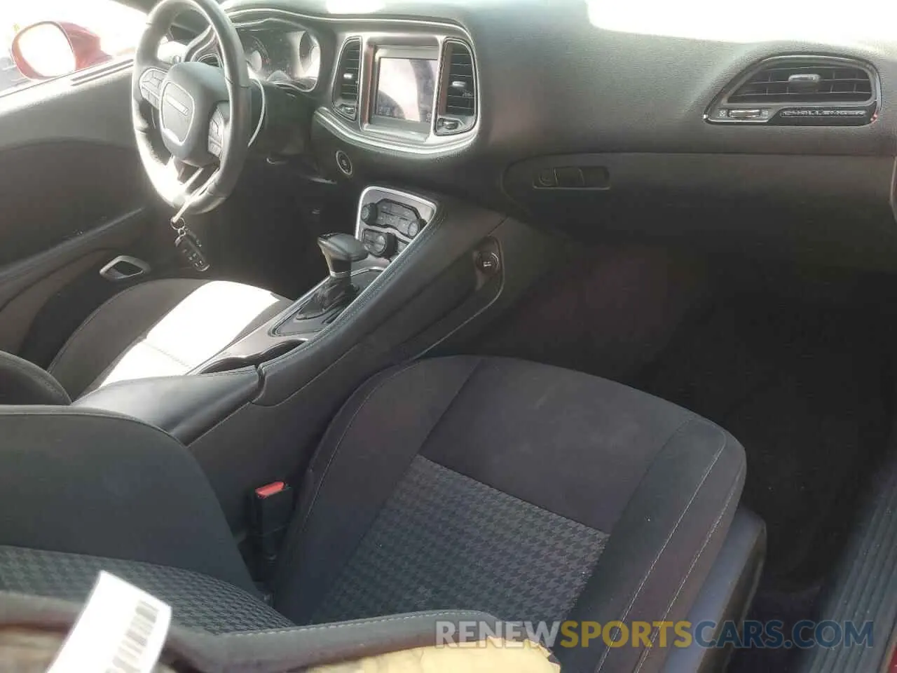 8 Photograph of a damaged car 2C3CDZJG6KH501642 DODGE CHALLENGER 2019