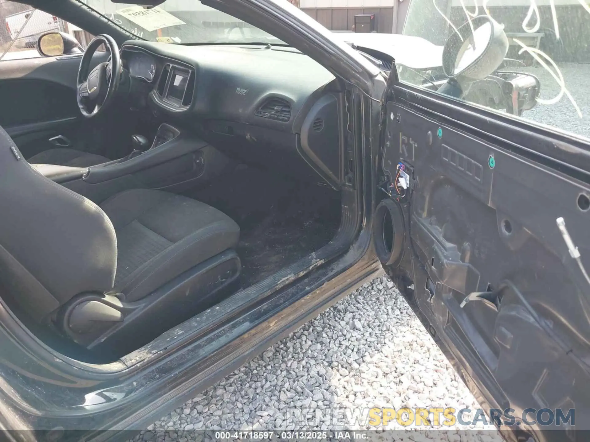 5 Photograph of a damaged car 2C3CDZJG7KH521897 DODGE CHALLENGER 2019