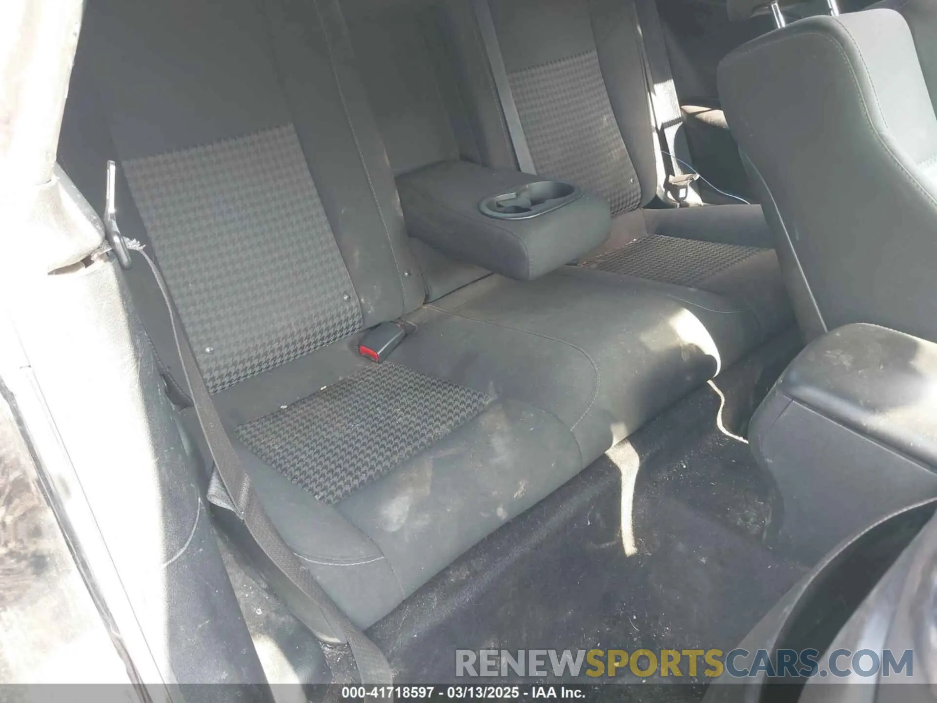 8 Photograph of a damaged car 2C3CDZJG7KH521897 DODGE CHALLENGER 2019