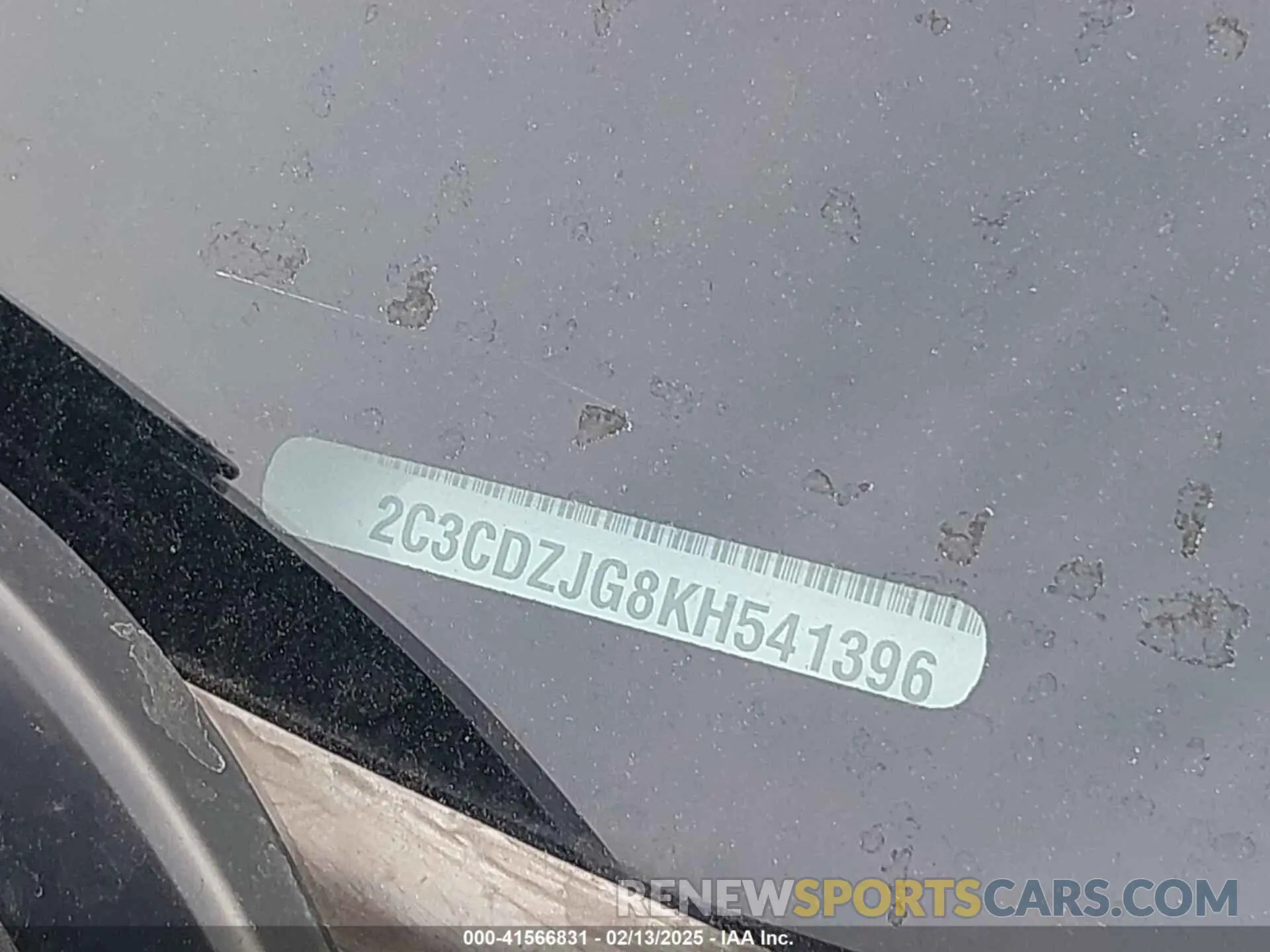 18 Photograph of a damaged car 2C3CDZJG8KH541396 DODGE CHALLENGER 2019