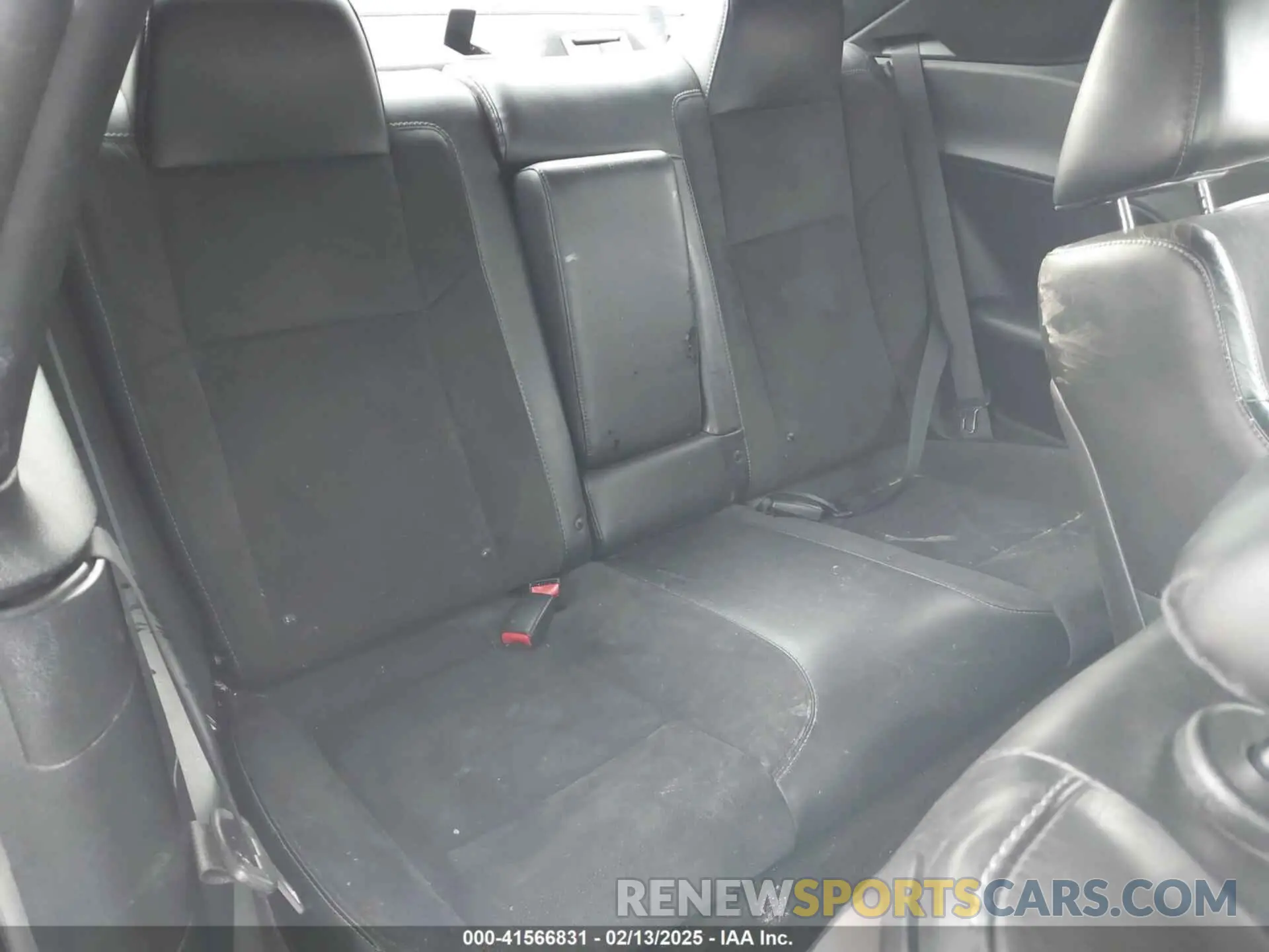8 Photograph of a damaged car 2C3CDZJG8KH541396 DODGE CHALLENGER 2019