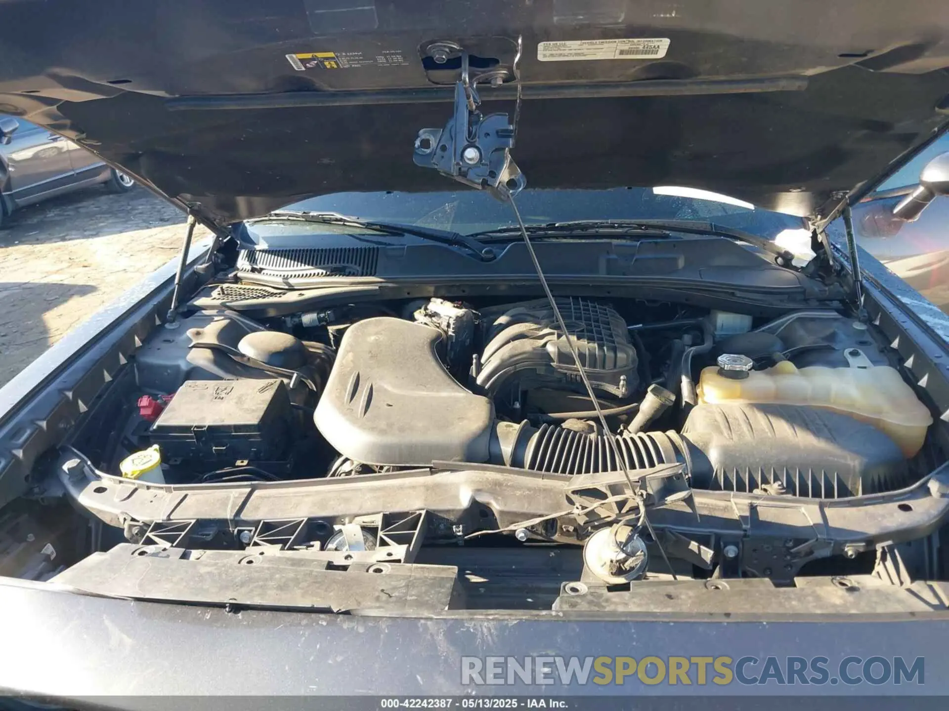 10 Photograph of a damaged car 2C3CDZJG8KH660954 DODGE CHALLENGER 2019