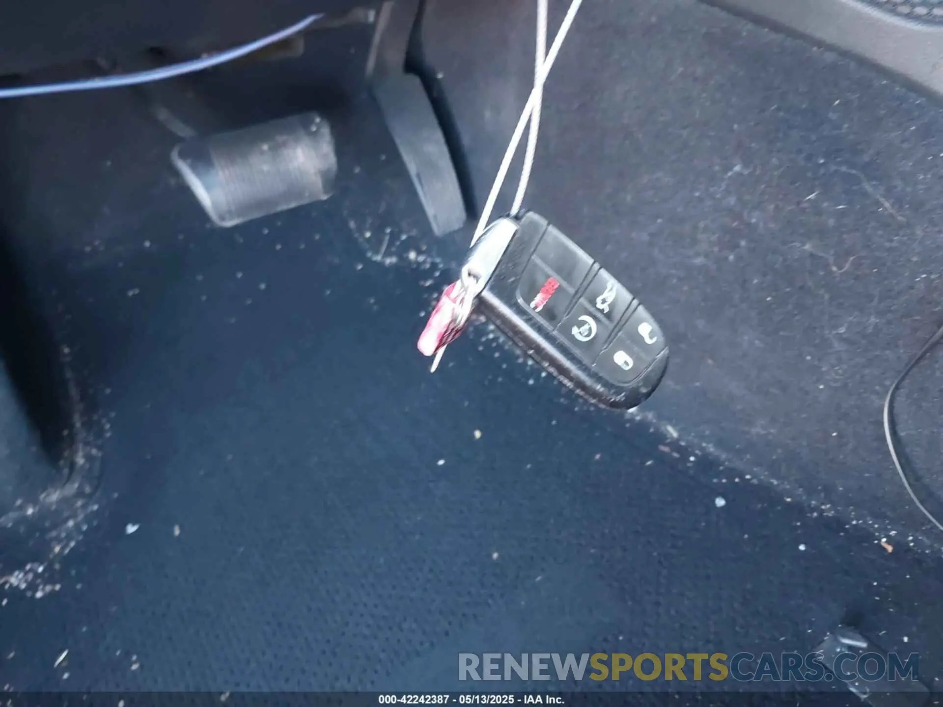 11 Photograph of a damaged car 2C3CDZJG8KH660954 DODGE CHALLENGER 2019