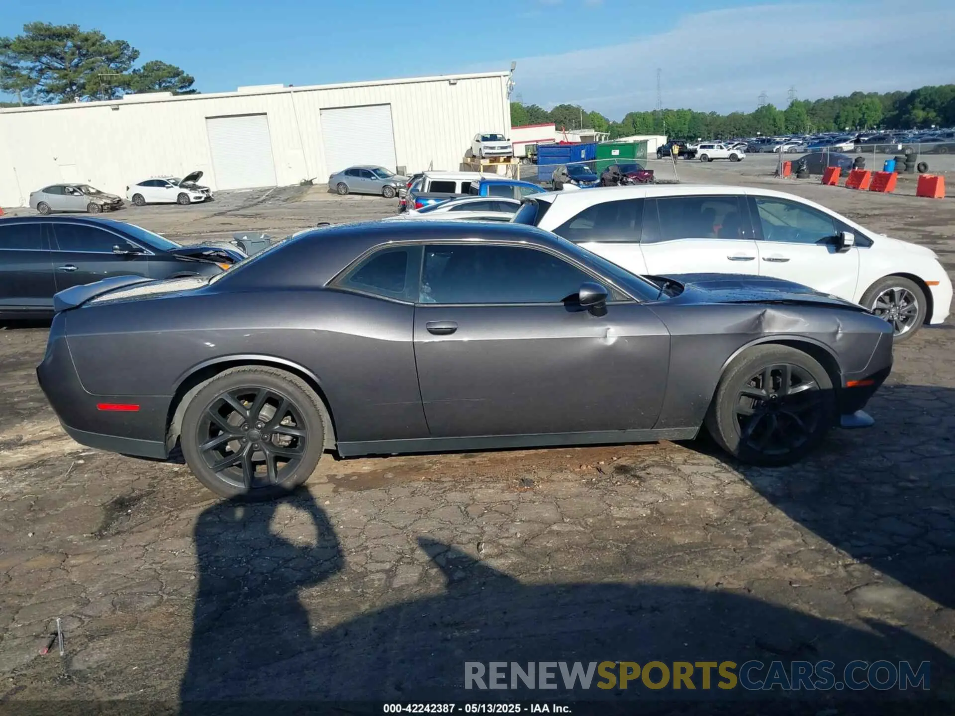 13 Photograph of a damaged car 2C3CDZJG8KH660954 DODGE CHALLENGER 2019