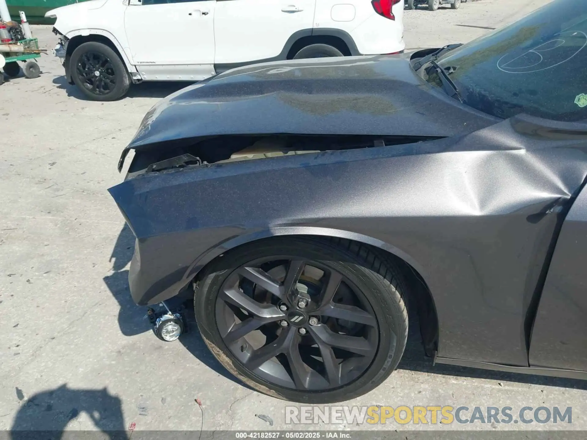 17 Photograph of a damaged car 2C3CDZJG9KH708803 DODGE CHALLENGER 2019