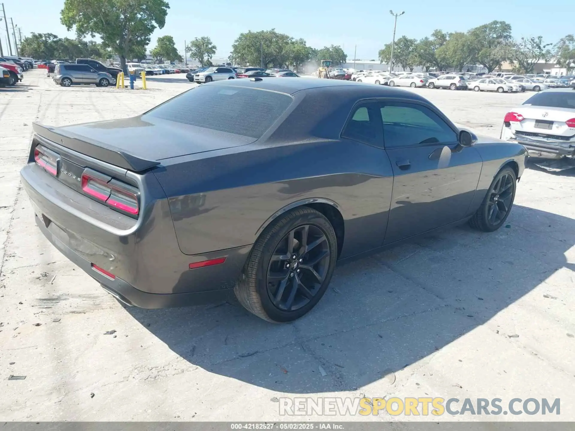 4 Photograph of a damaged car 2C3CDZJG9KH708803 DODGE CHALLENGER 2019