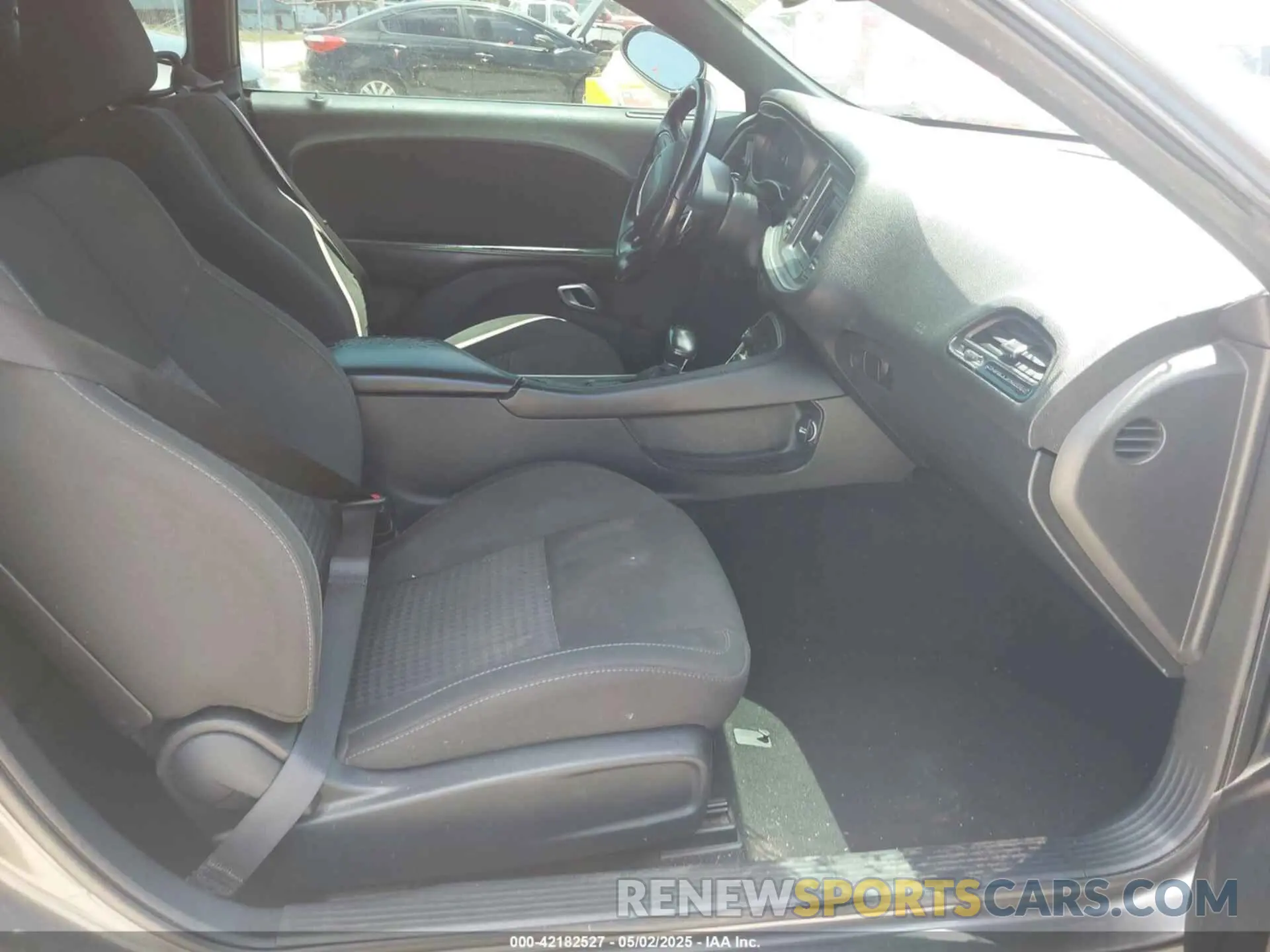 5 Photograph of a damaged car 2C3CDZJG9KH708803 DODGE CHALLENGER 2019