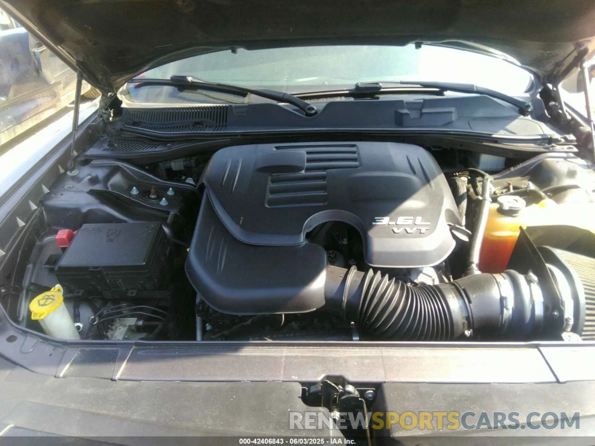 10 Photograph of a damaged car 2C3CDZJGXKH557325 DODGE CHALLENGER 2019
