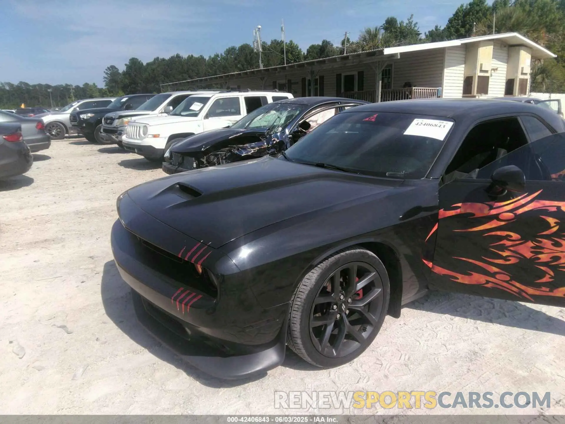 2 Photograph of a damaged car 2C3CDZJGXKH557325 DODGE CHALLENGER 2019