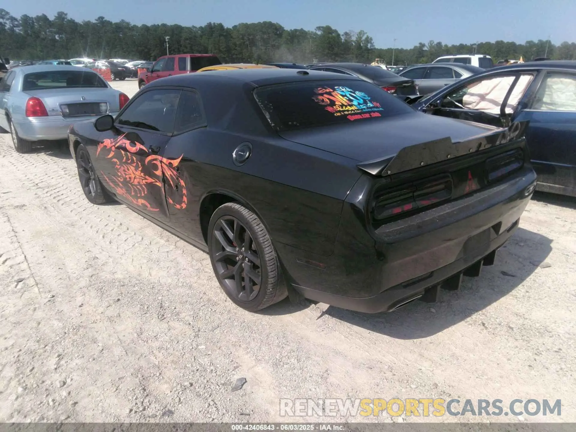 3 Photograph of a damaged car 2C3CDZJGXKH557325 DODGE CHALLENGER 2019