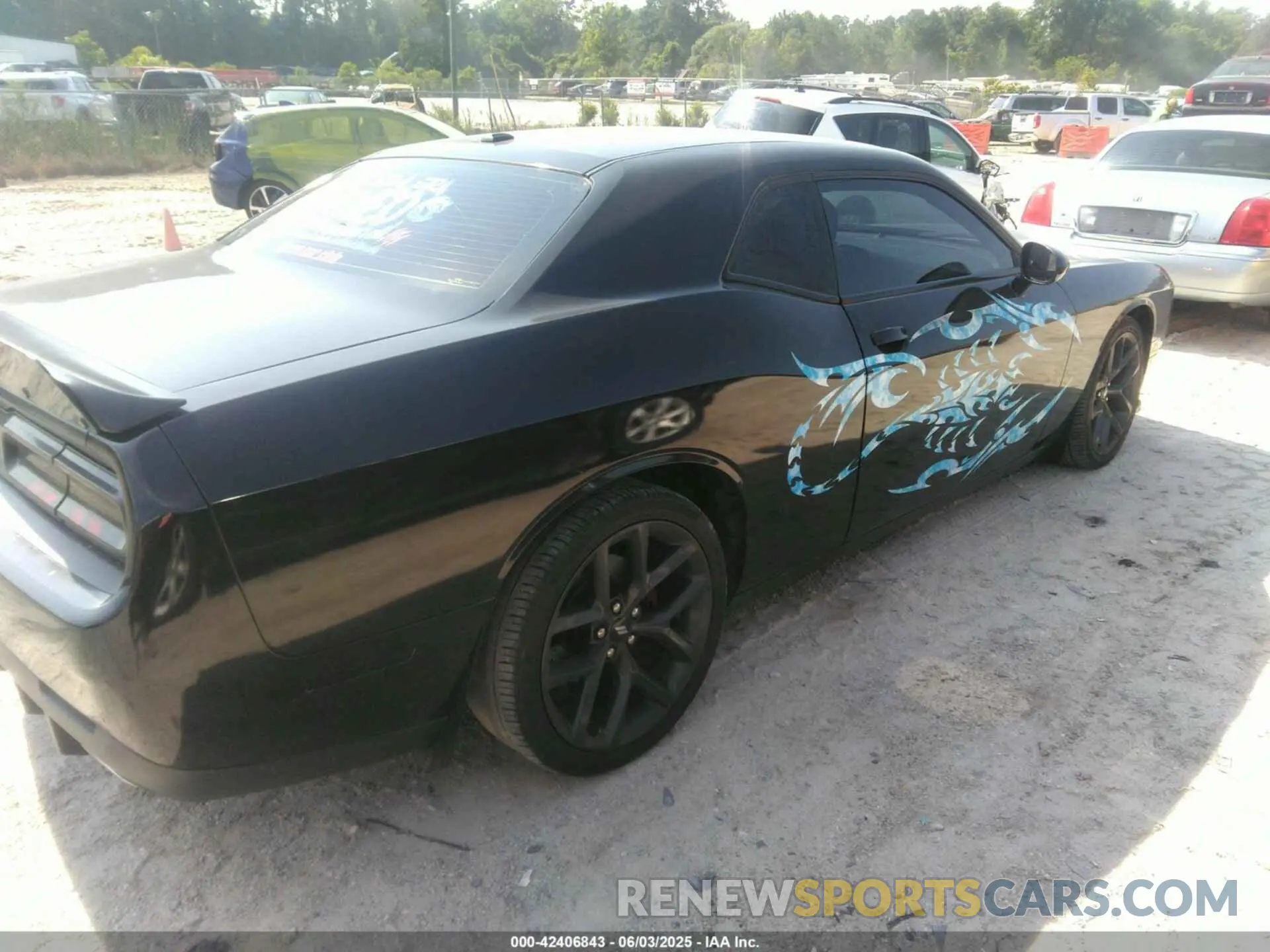 4 Photograph of a damaged car 2C3CDZJGXKH557325 DODGE CHALLENGER 2019