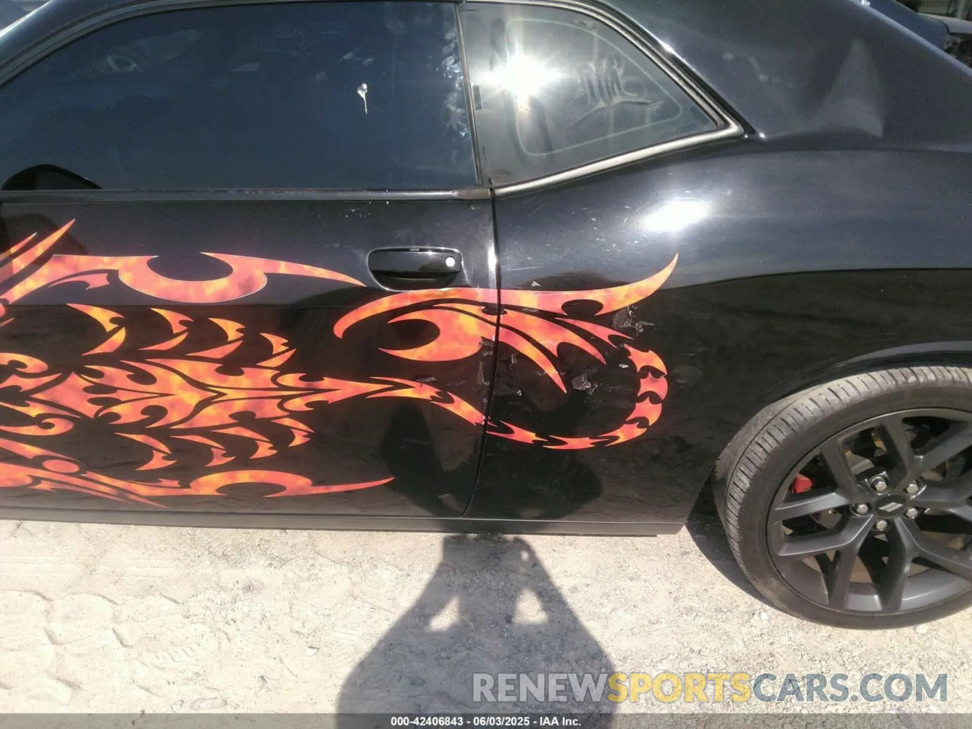 6 Photograph of a damaged car 2C3CDZJGXKH557325 DODGE CHALLENGER 2019