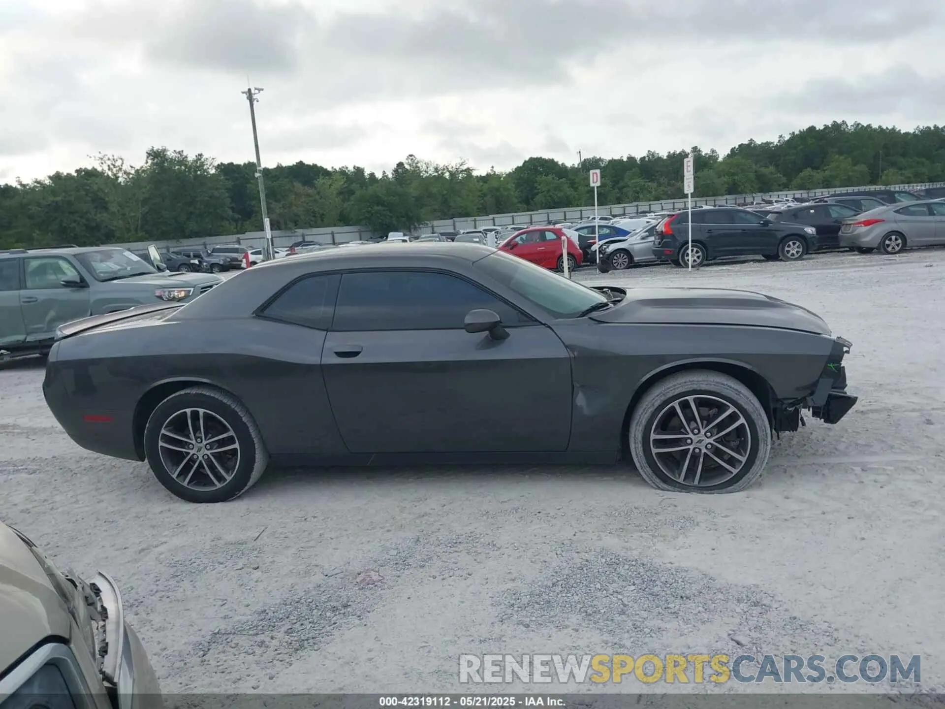 13 Photograph of a damaged car 2C3CDZKG3KH677871 DODGE CHALLENGER 2019