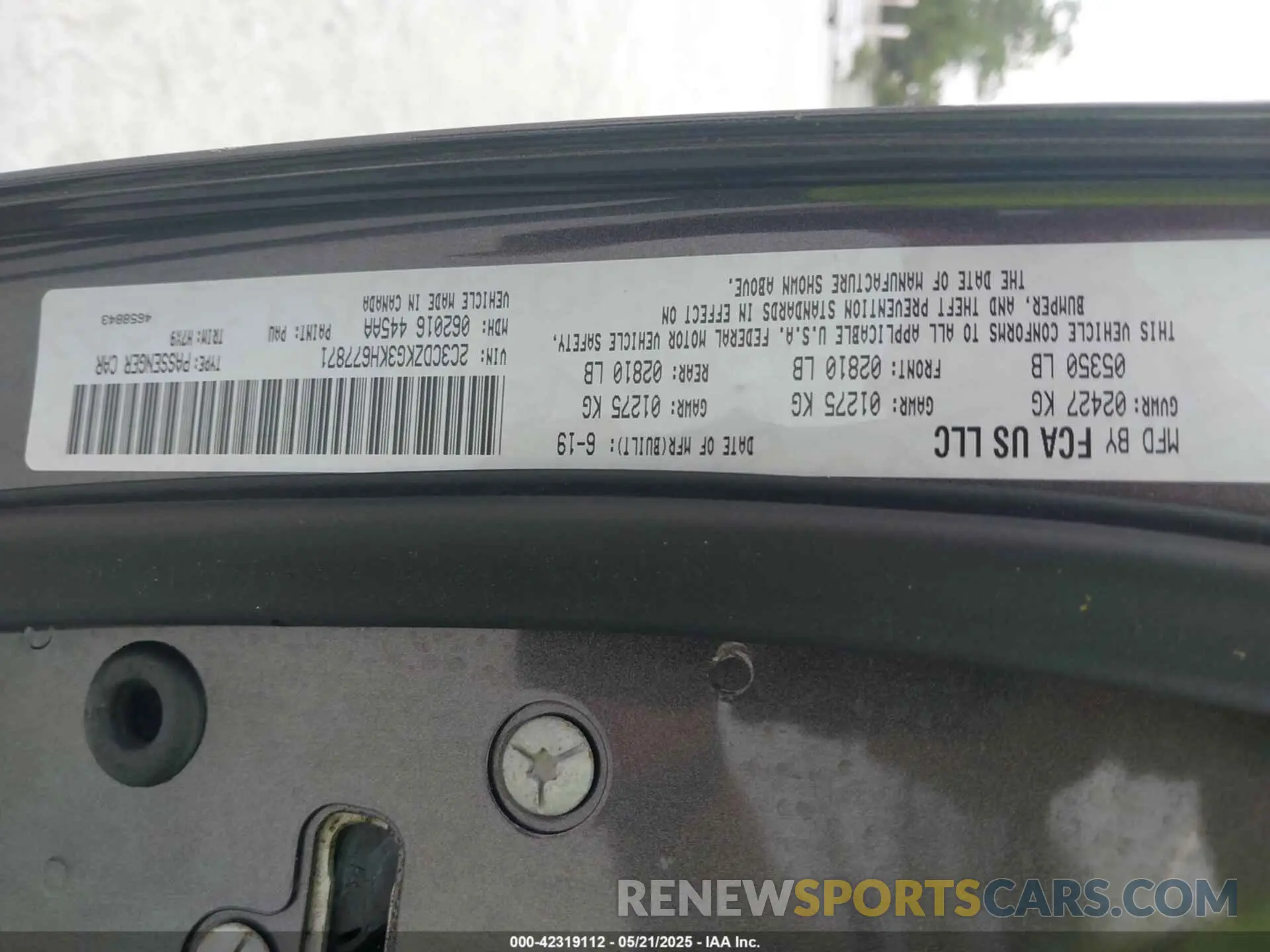 9 Photograph of a damaged car 2C3CDZKG3KH677871 DODGE CHALLENGER 2019