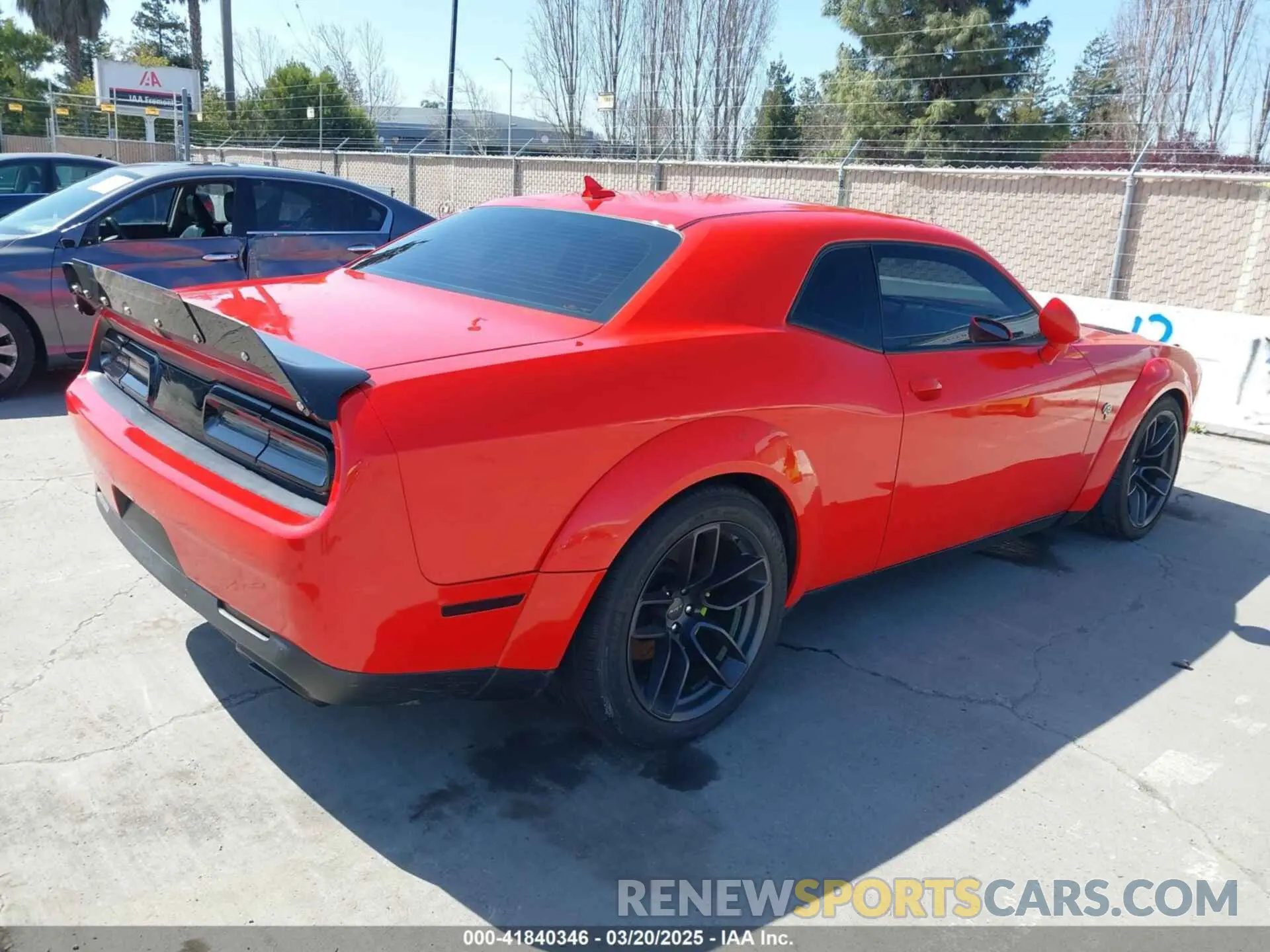 4 Photograph of a damaged car 2C3CDZL90KH634556 DODGE CHALLENGER 2019