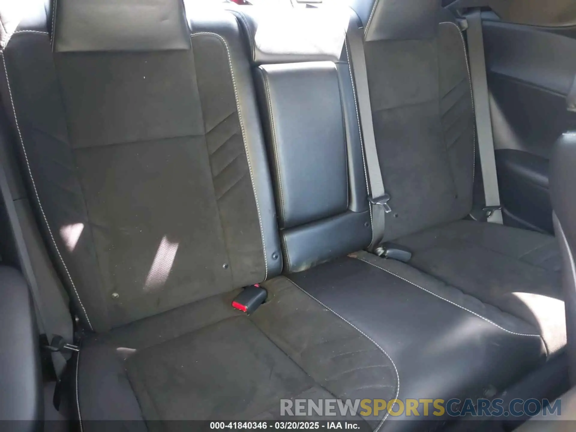 8 Photograph of a damaged car 2C3CDZL90KH634556 DODGE CHALLENGER 2019