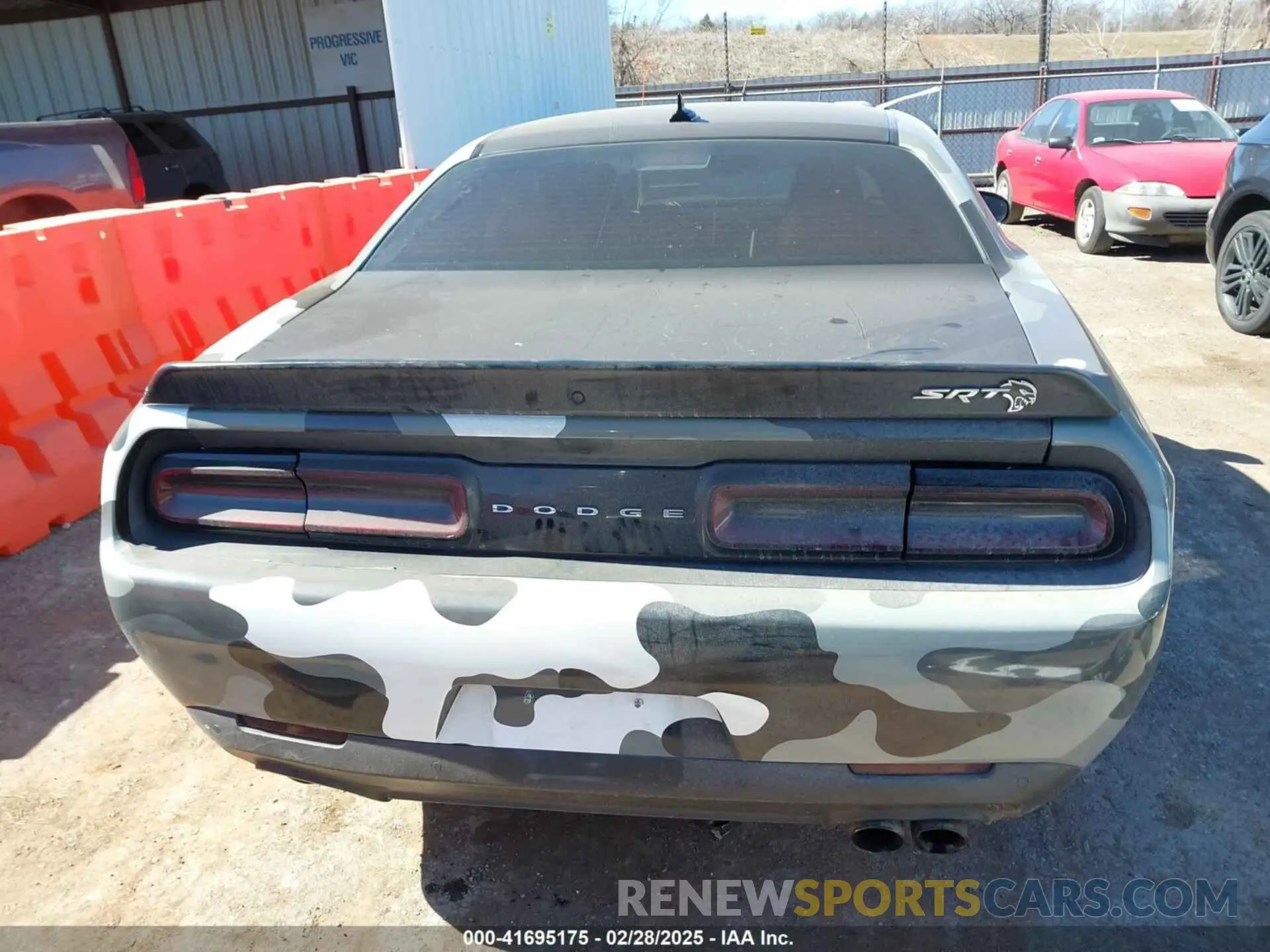 17 Photograph of a damaged car 2C3CDZL97KH641701 DODGE CHALLENGER 2019