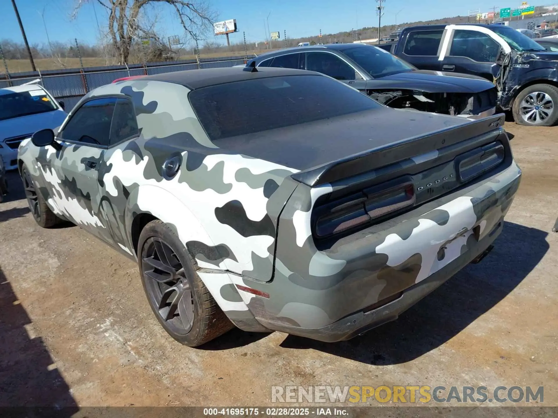3 Photograph of a damaged car 2C3CDZL97KH641701 DODGE CHALLENGER 2019