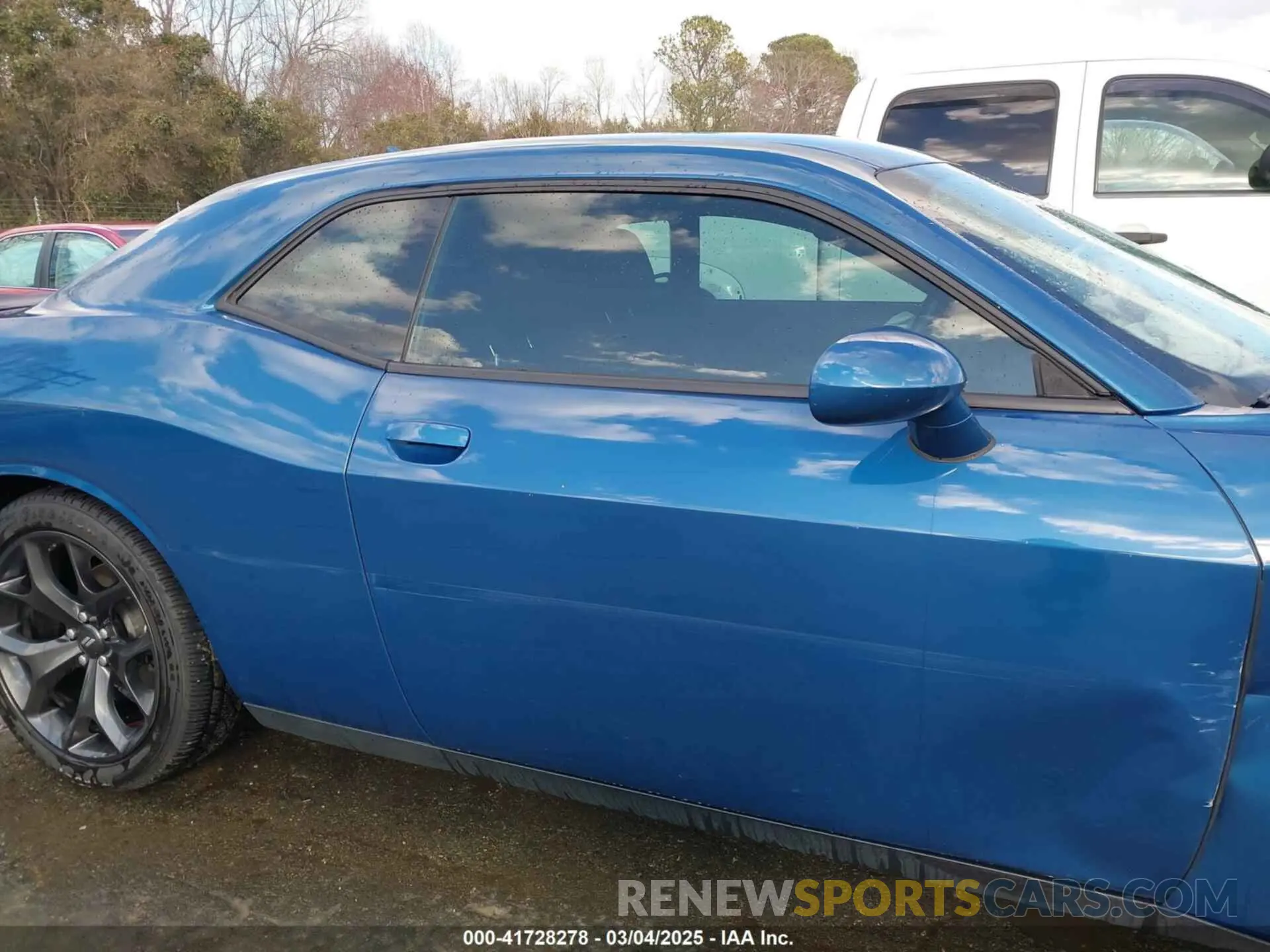 13 Photograph of a damaged car 2C3CDZAG4LH235605 DODGE CHALLENGER 2020