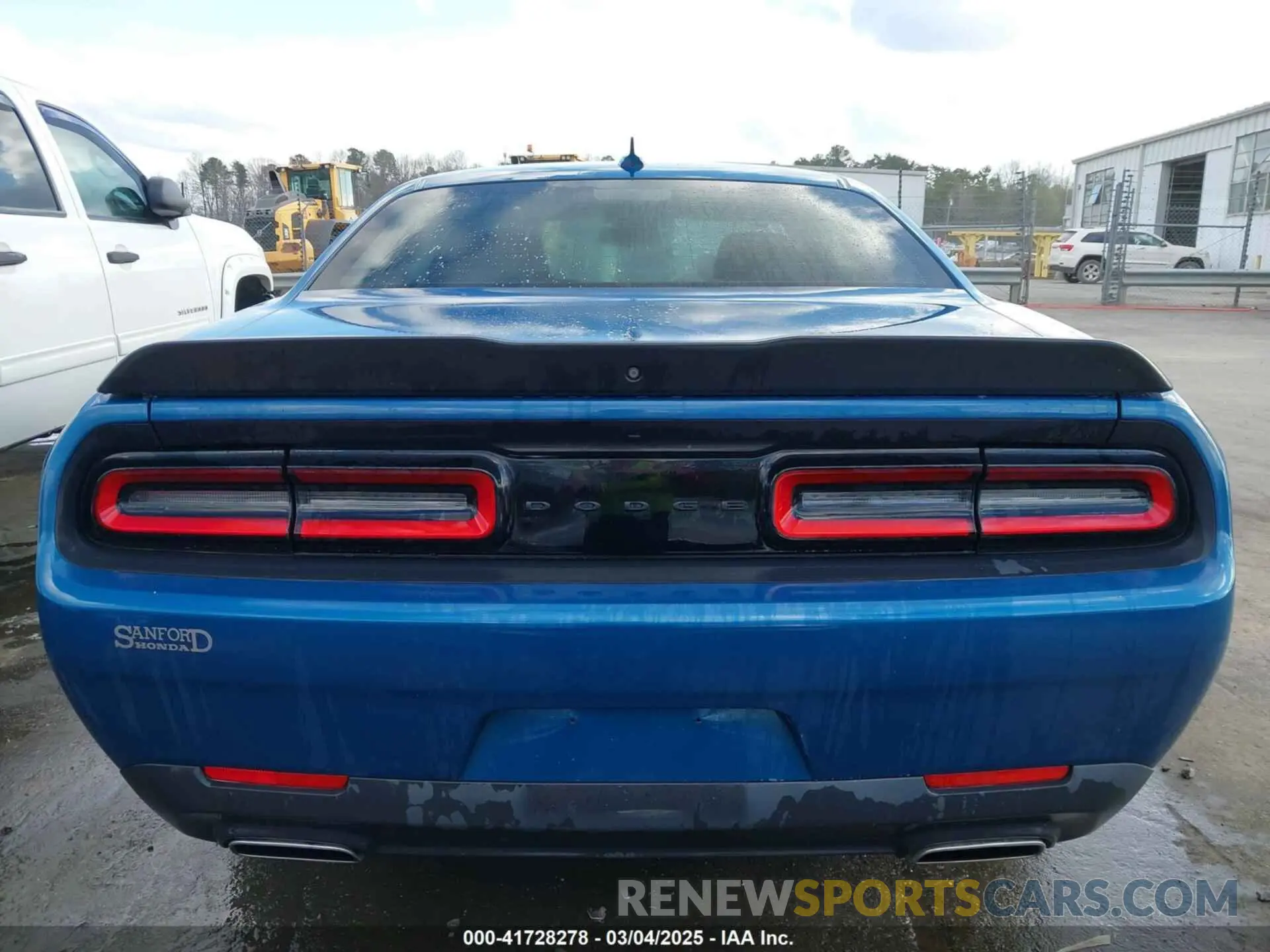 16 Photograph of a damaged car 2C3CDZAG4LH235605 DODGE CHALLENGER 2020