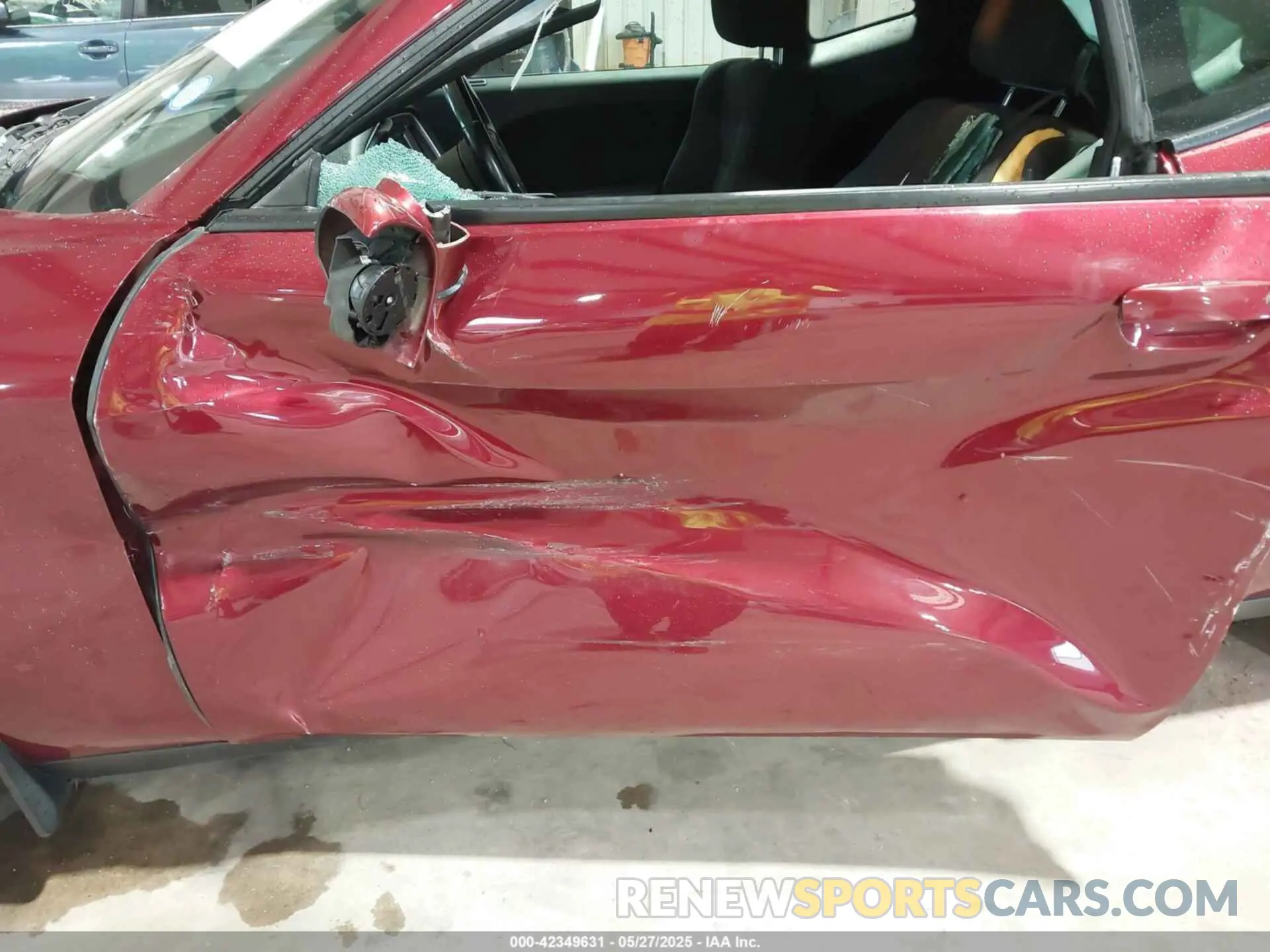 6 Photograph of a damaged car 2C3CDZAG6LH206333 DODGE CHALLENGER 2020