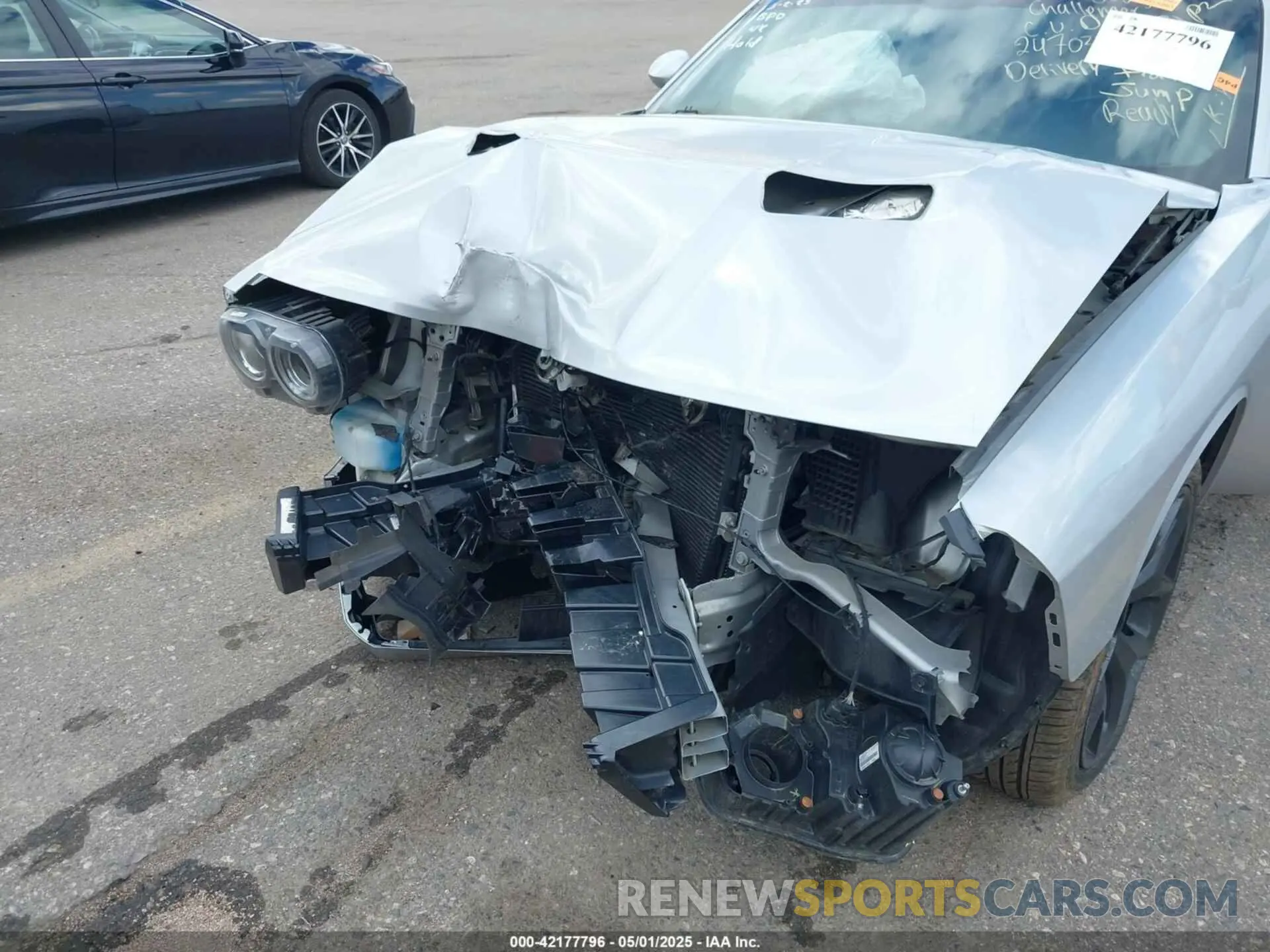 6 Photograph of a damaged car 2C3CDZAG6LH247030 DODGE CHALLENGER 2020