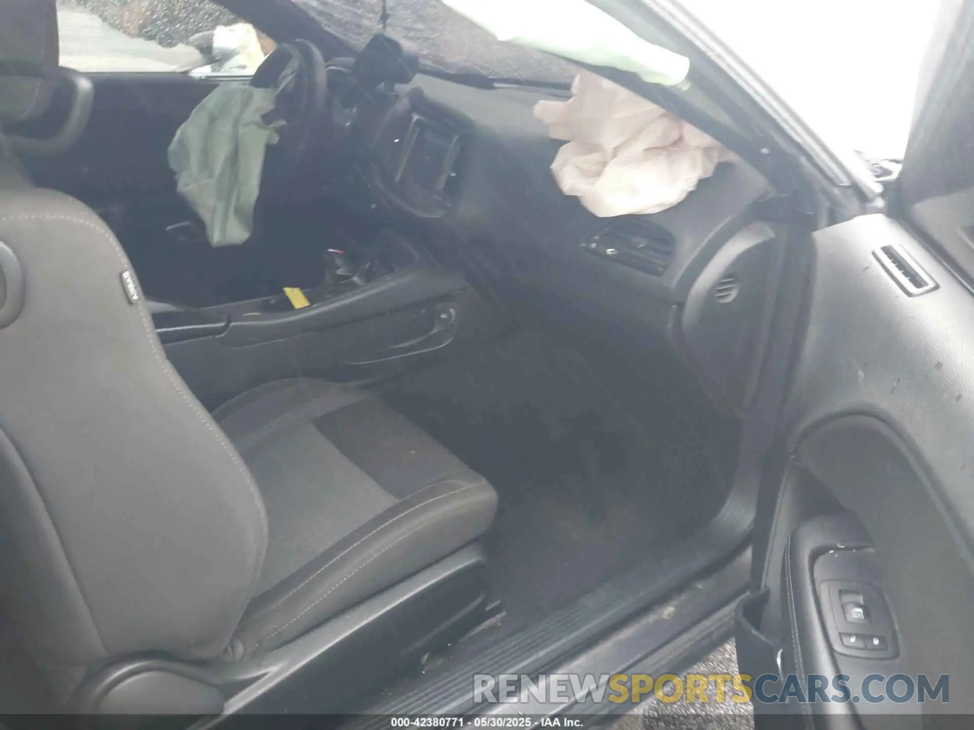 5 Photograph of a damaged car 2C3CDZAG7LH105513 DODGE CHALLENGER 2020