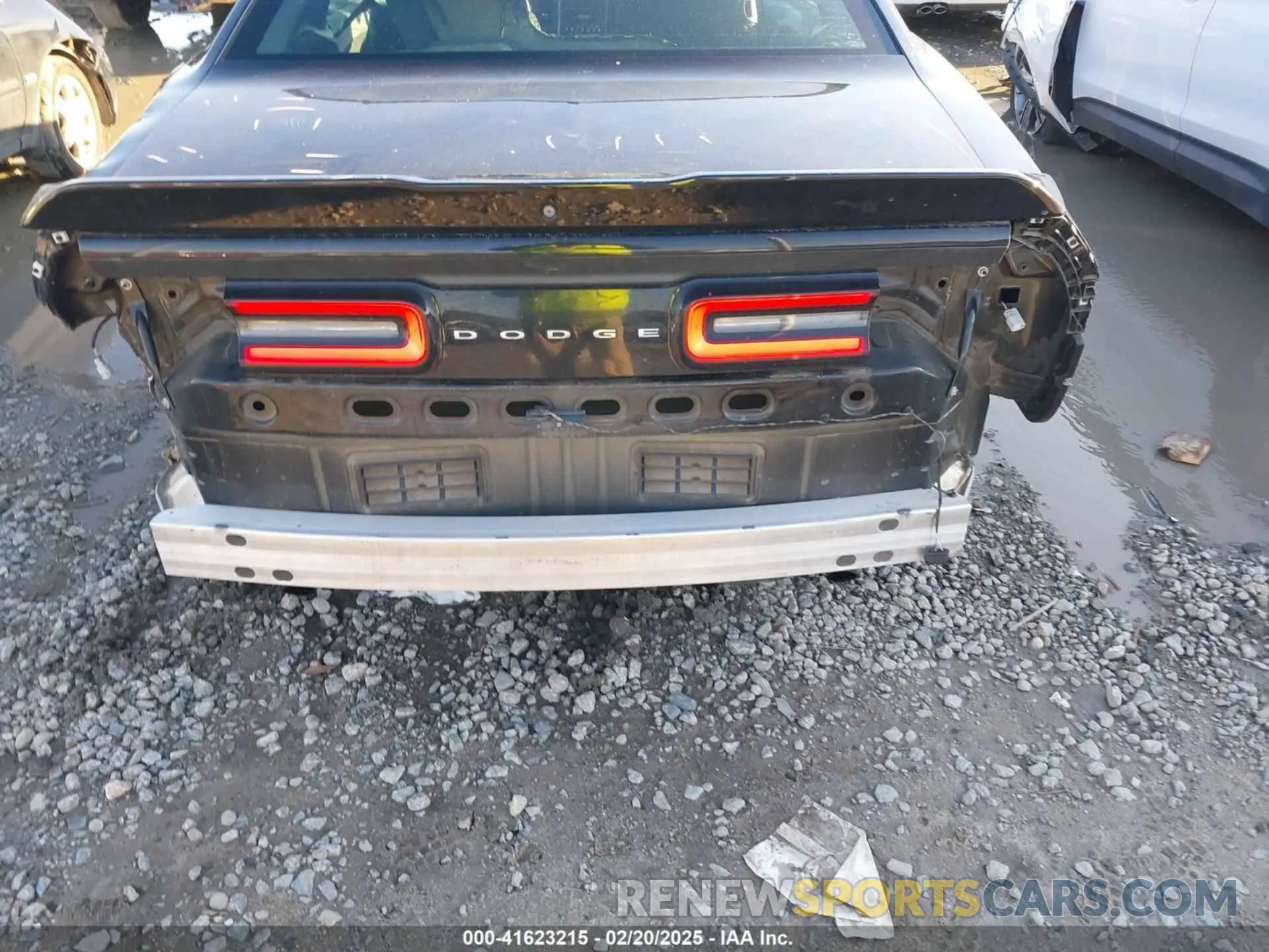 17 Photograph of a damaged car 2C3CDZAG7LH203330 DODGE CHALLENGER 2020