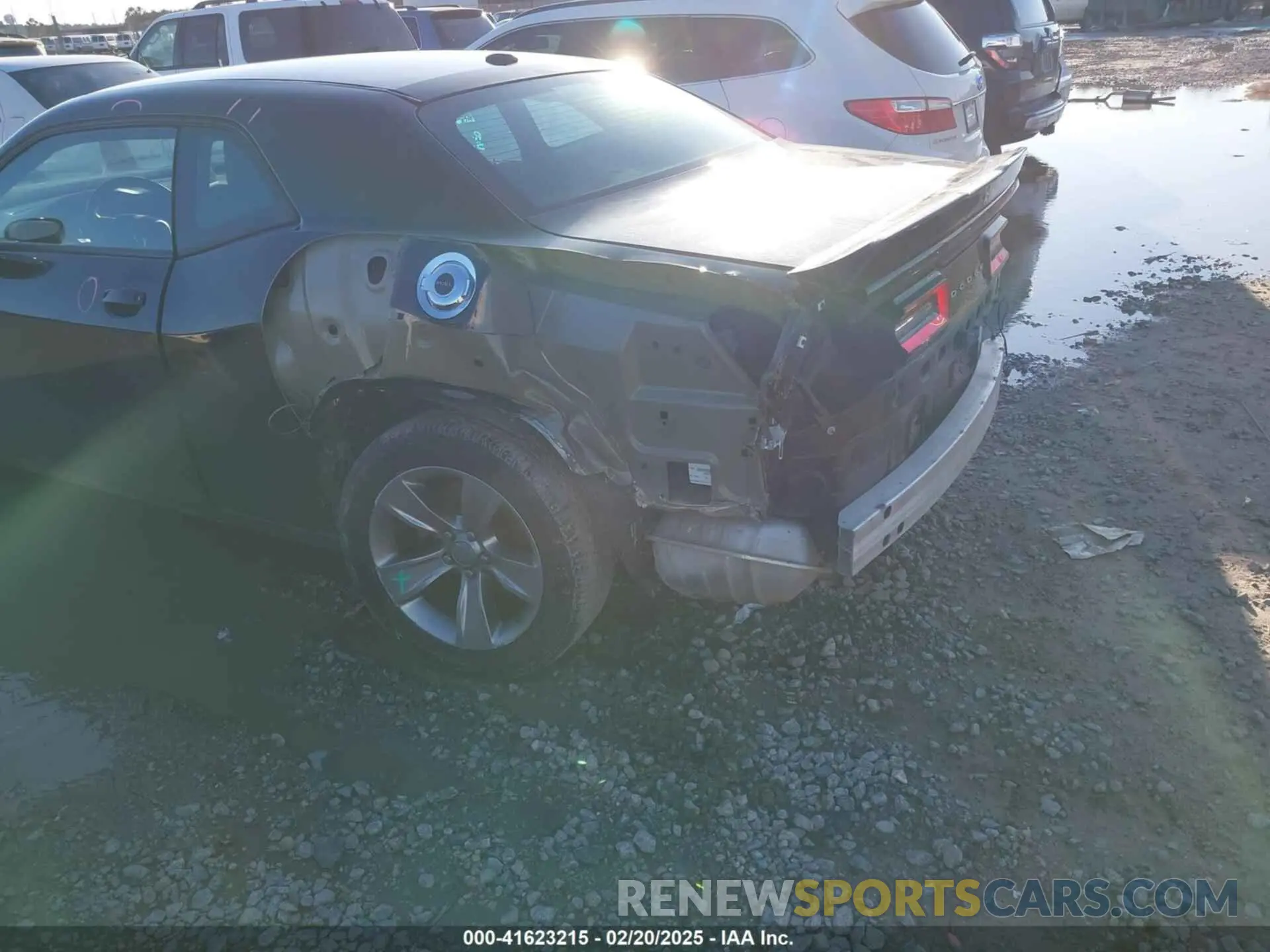 6 Photograph of a damaged car 2C3CDZAG7LH203330 DODGE CHALLENGER 2020