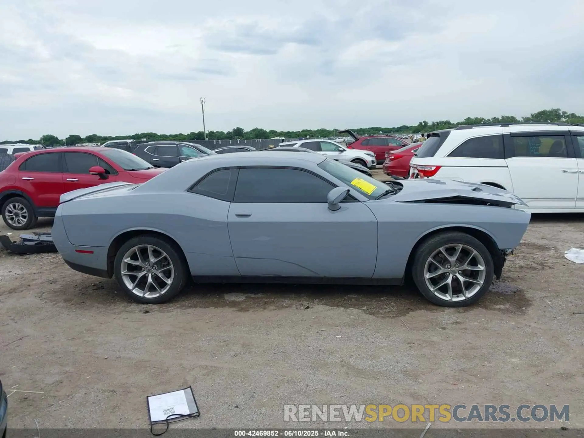 13 Photograph of a damaged car 2C3CDZAG8LH203773 DODGE CHALLENGER 2020