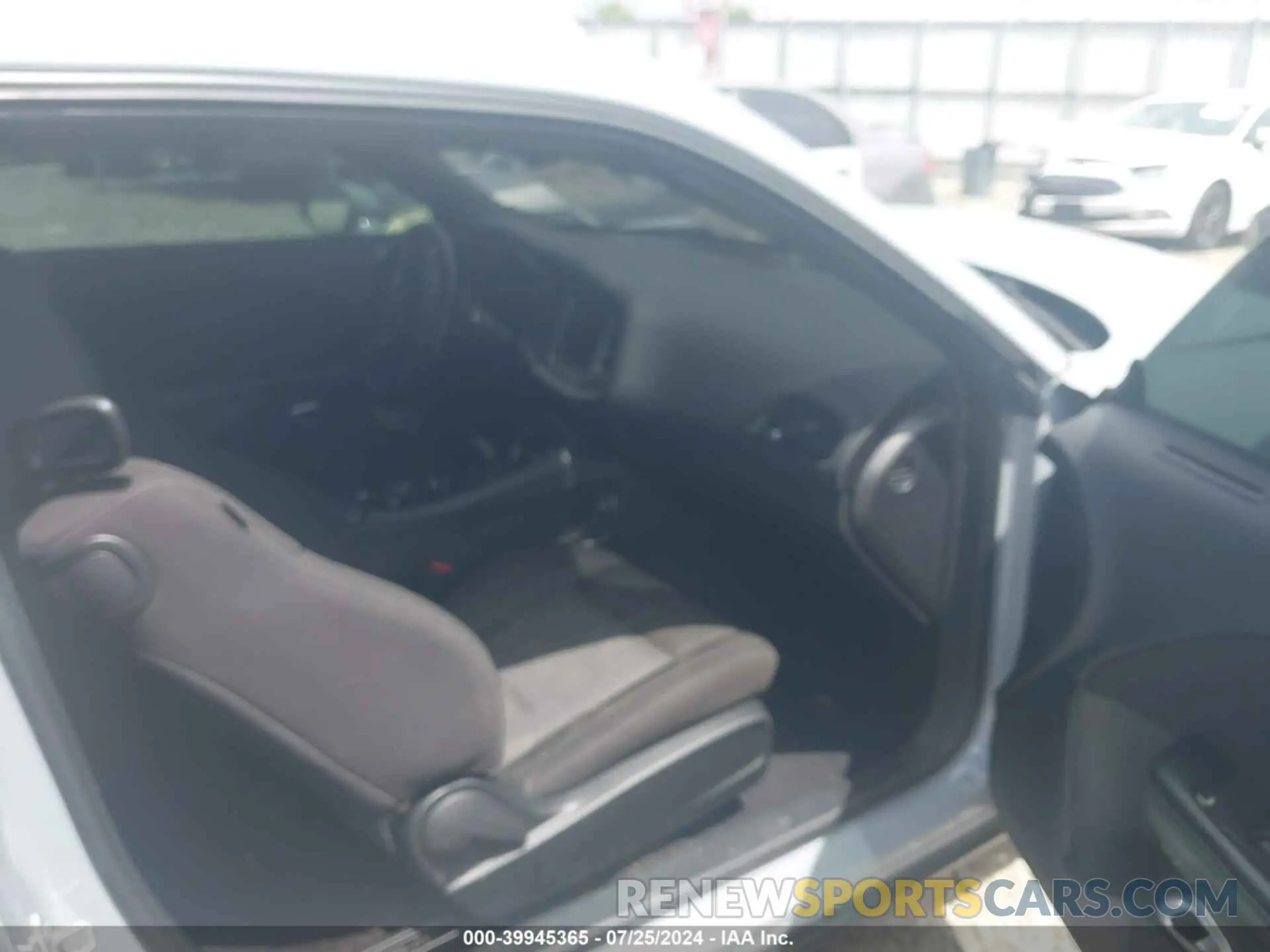 5 Photograph of a damaged car 2C3CDZAG9LH215222 DODGE CHALLENGER 2020