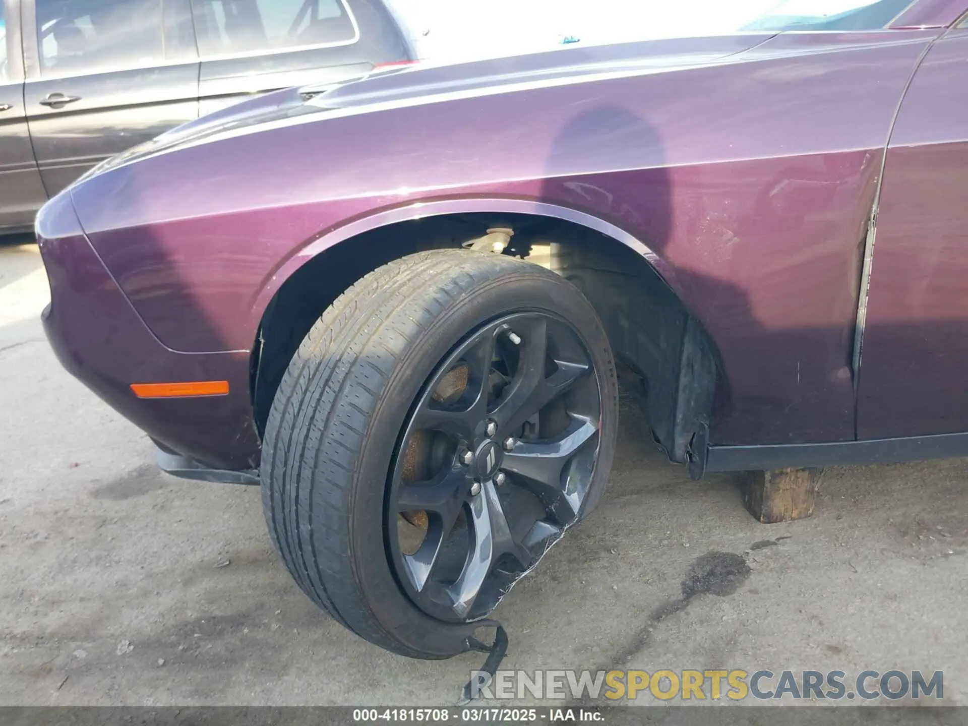6 Photograph of a damaged car 2C3CDZAGXLH247306 DODGE CHALLENGER 2020