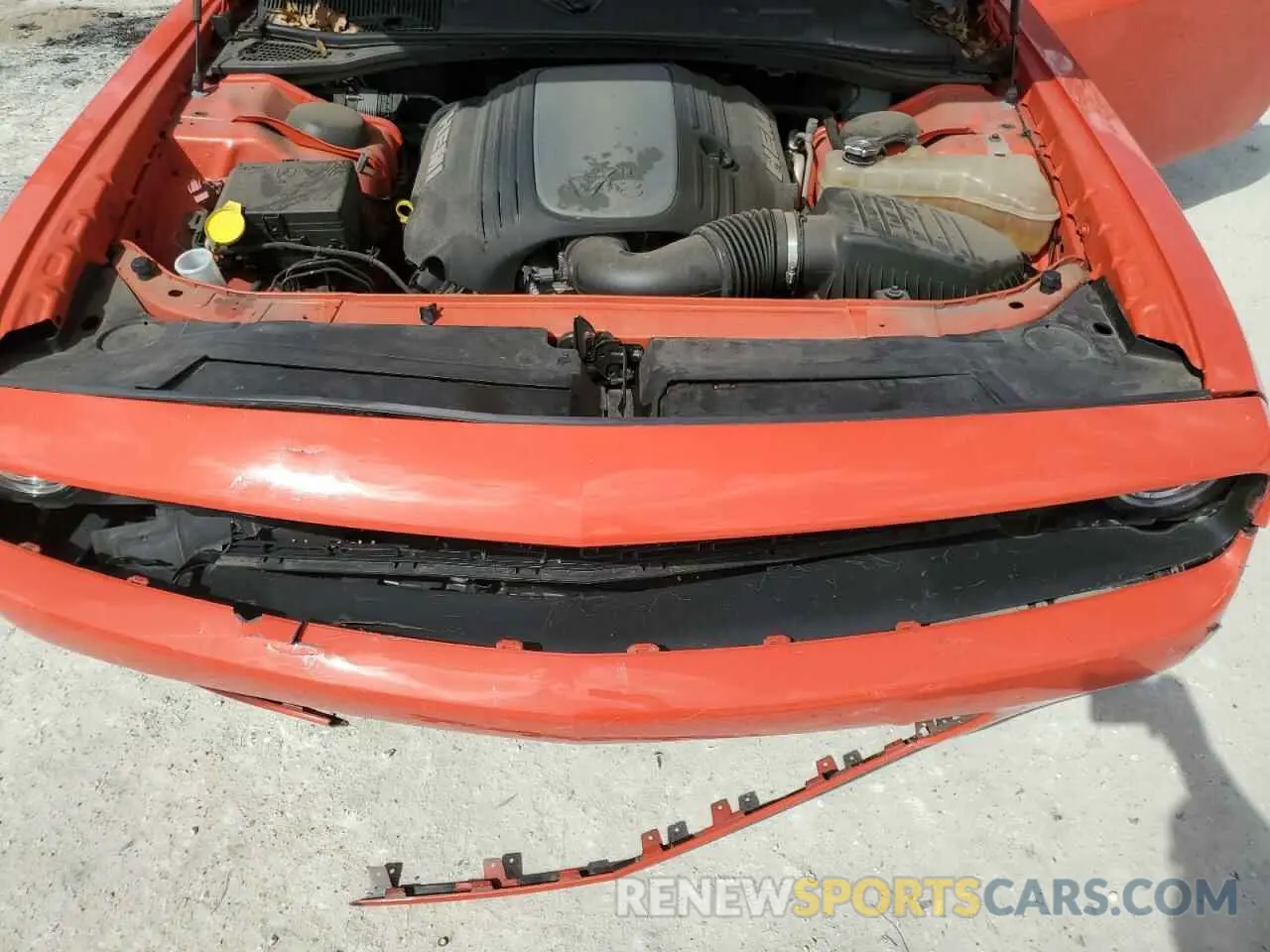12 Photograph of a damaged car 2C3CDZBT1LH118592 DODGE CHALLENGER 2020