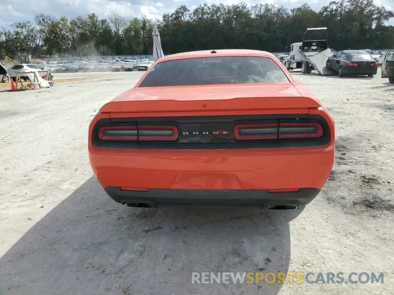 6 Photograph of a damaged car 2C3CDZBT1LH118592 DODGE CHALLENGER 2020