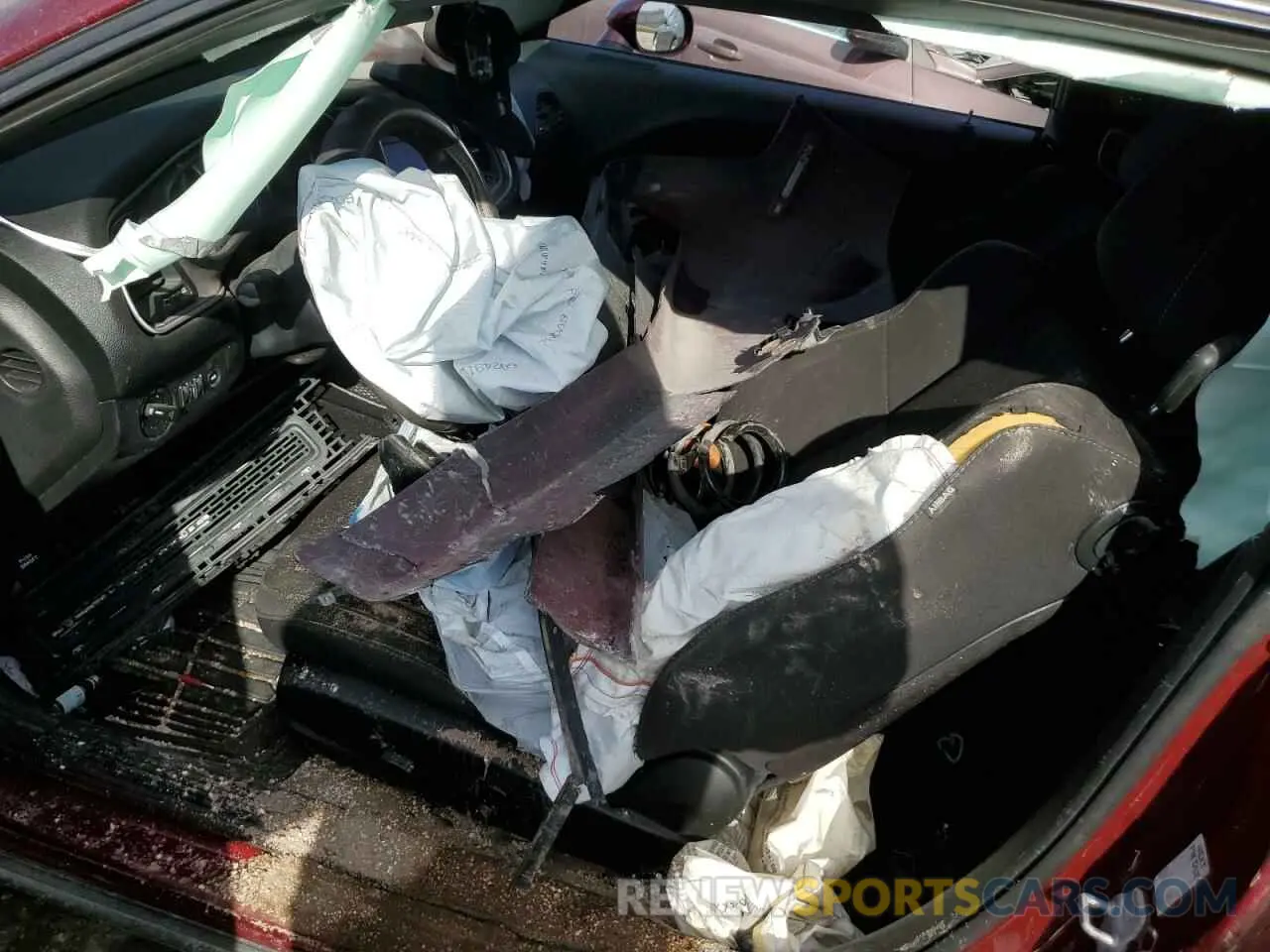 7 Photograph of a damaged car 2C3CDZBT2LH118617 DODGE CHALLENGER 2020