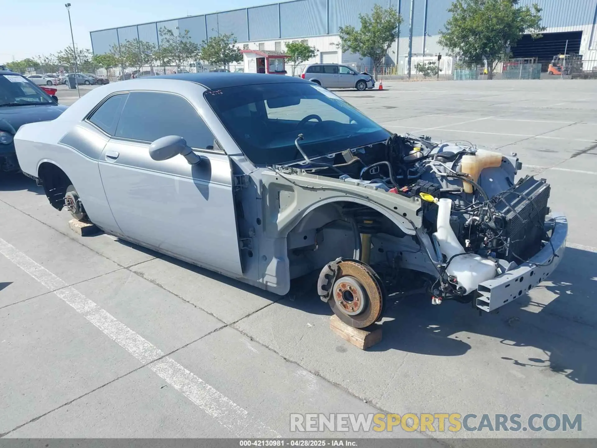 1 Photograph of a damaged car 2C3CDZBT2LH230933 DODGE CHALLENGER 2020
