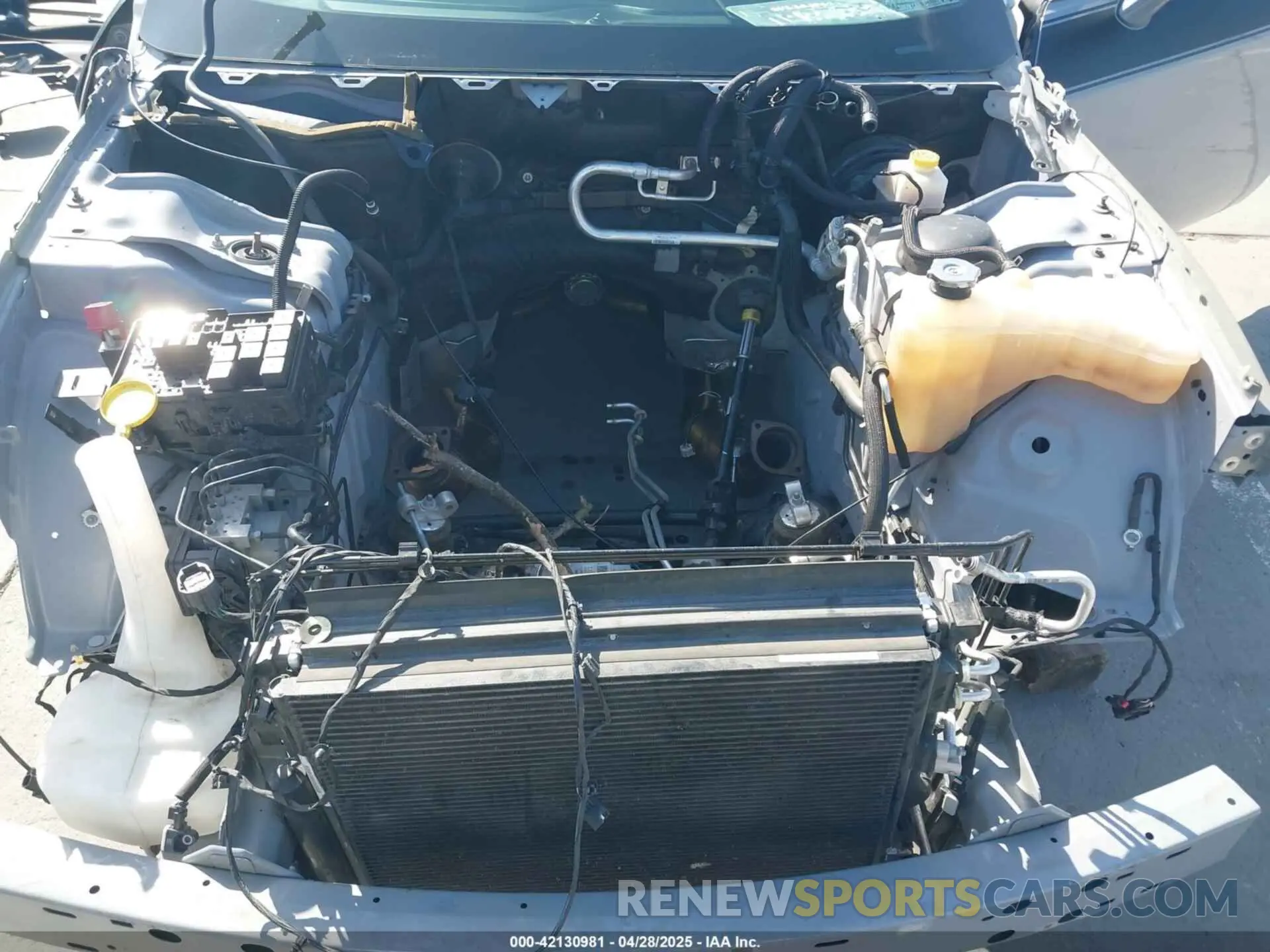 10 Photograph of a damaged car 2C3CDZBT2LH230933 DODGE CHALLENGER 2020