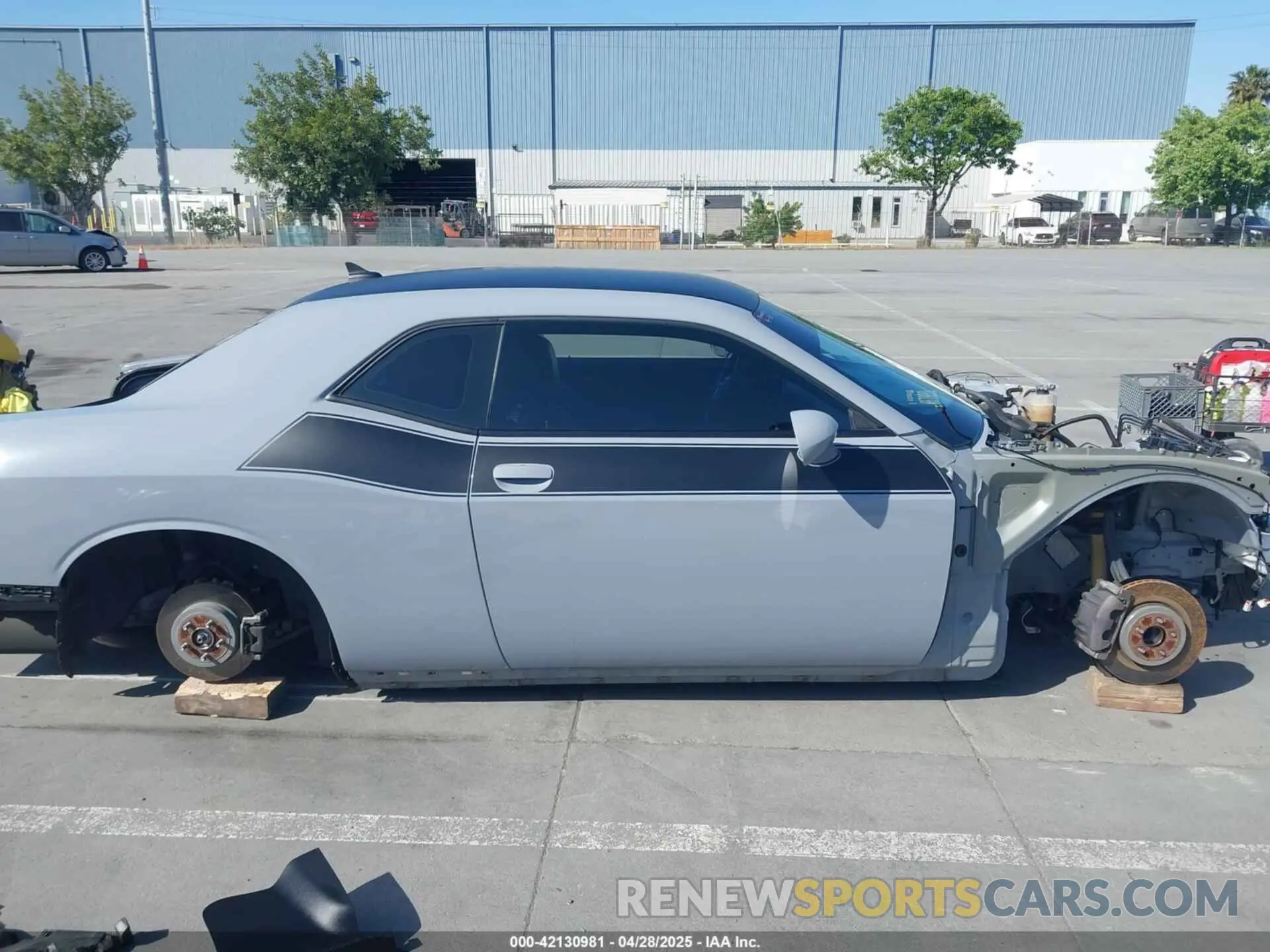 13 Photograph of a damaged car 2C3CDZBT2LH230933 DODGE CHALLENGER 2020