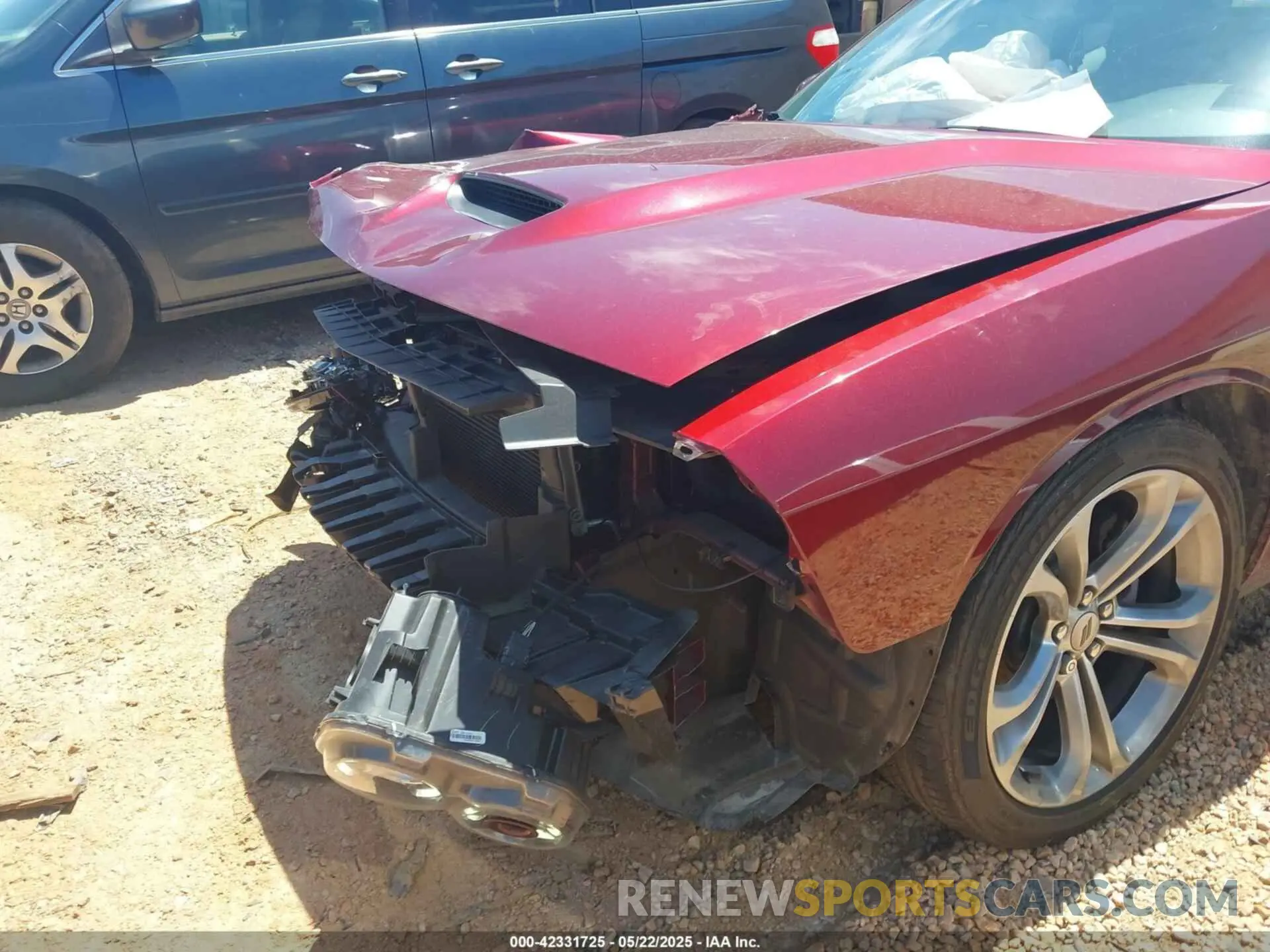 6 Photograph of a damaged car 2C3CDZBT3LH119050 DODGE CHALLENGER 2020