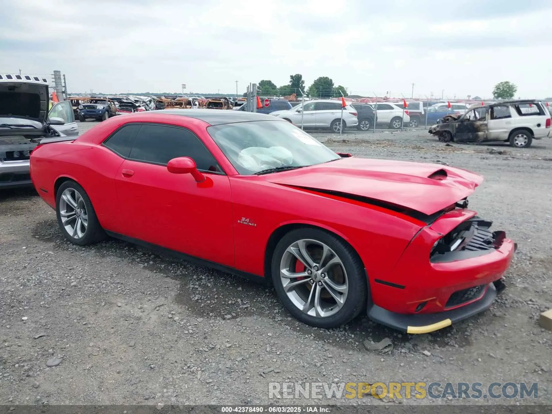 1 Photograph of a damaged car 2C3CDZBT5LH183882 DODGE CHALLENGER 2020