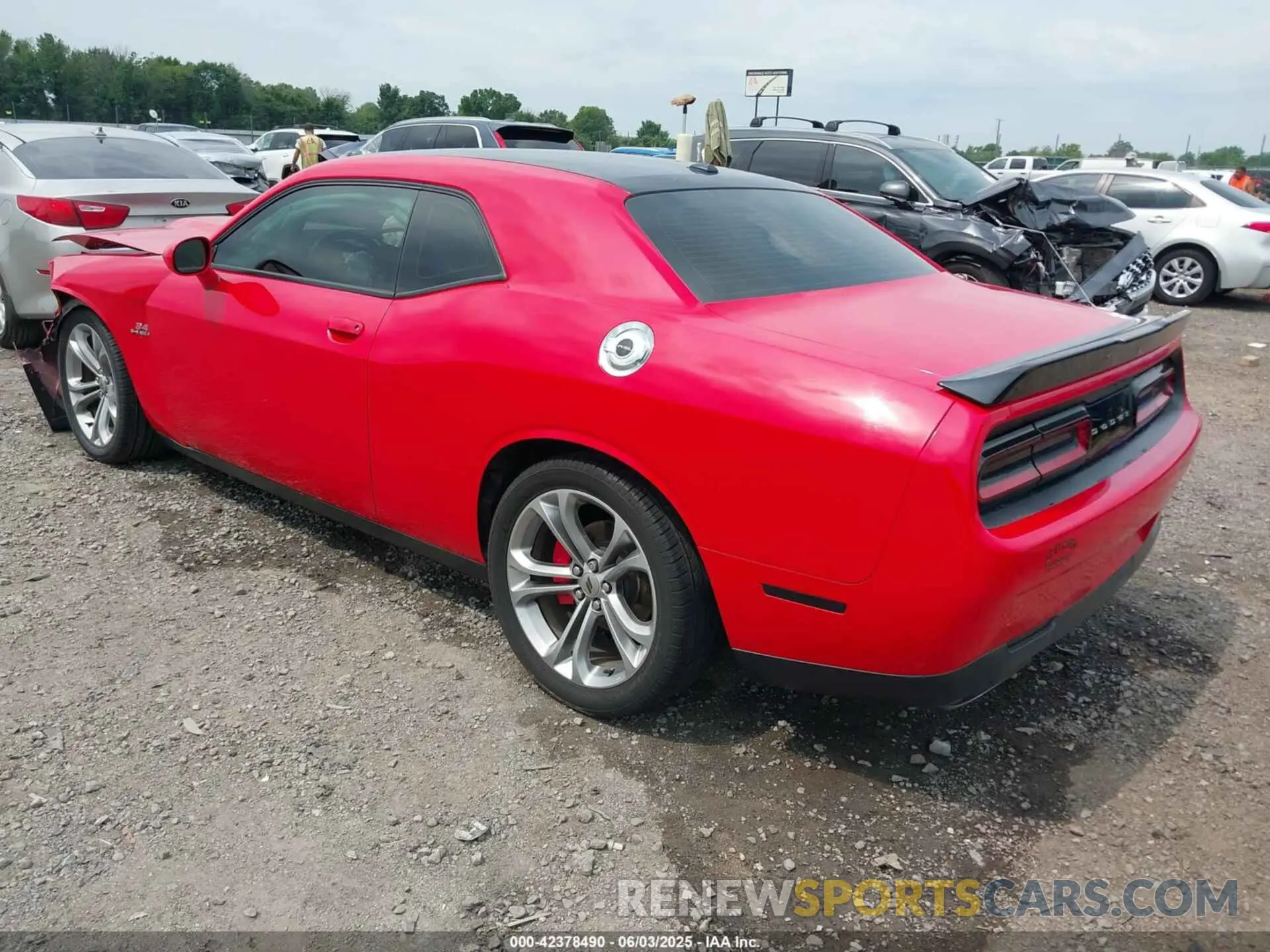 3 Photograph of a damaged car 2C3CDZBT5LH183882 DODGE CHALLENGER 2020