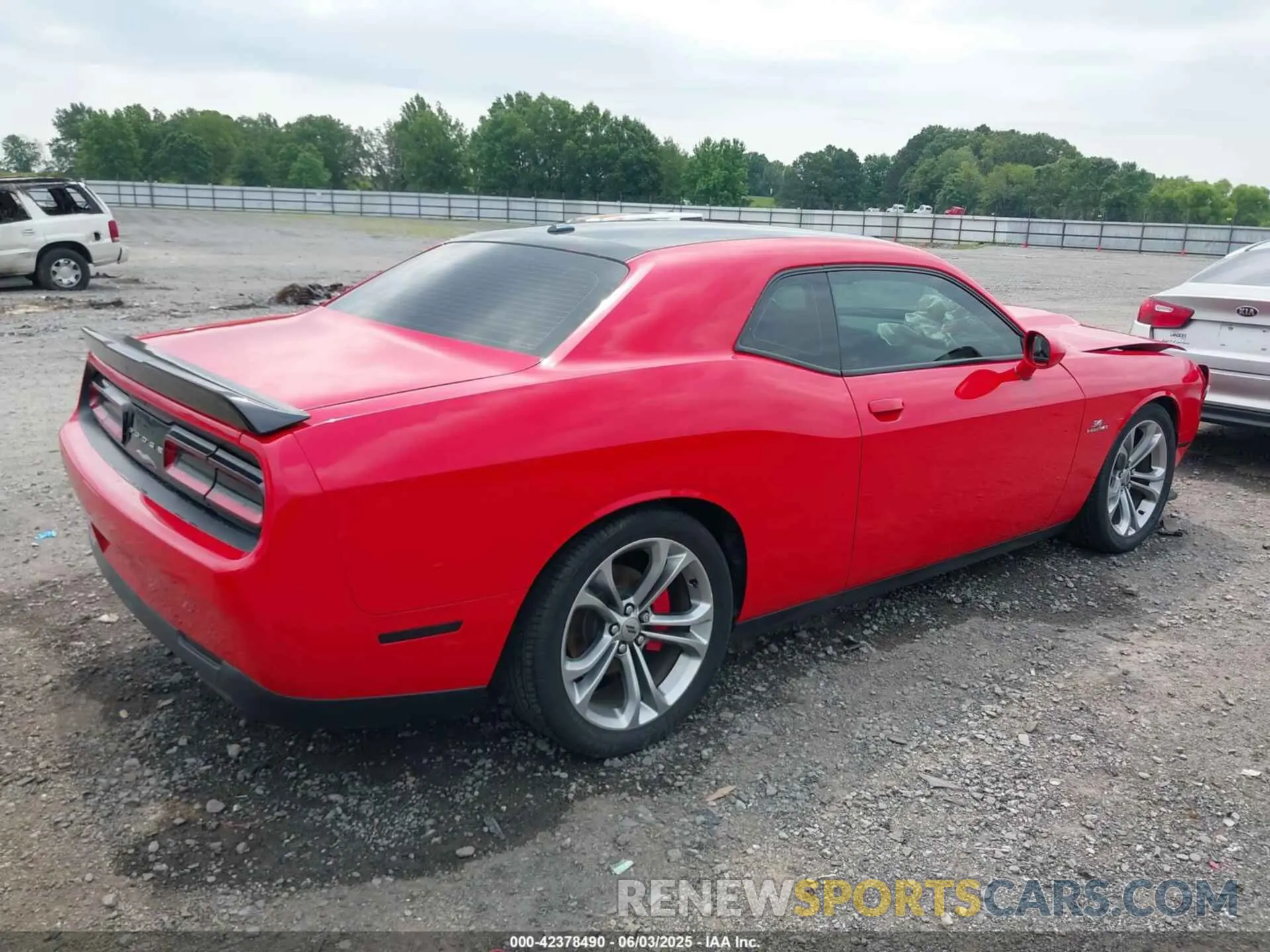 4 Photograph of a damaged car 2C3CDZBT5LH183882 DODGE CHALLENGER 2020
