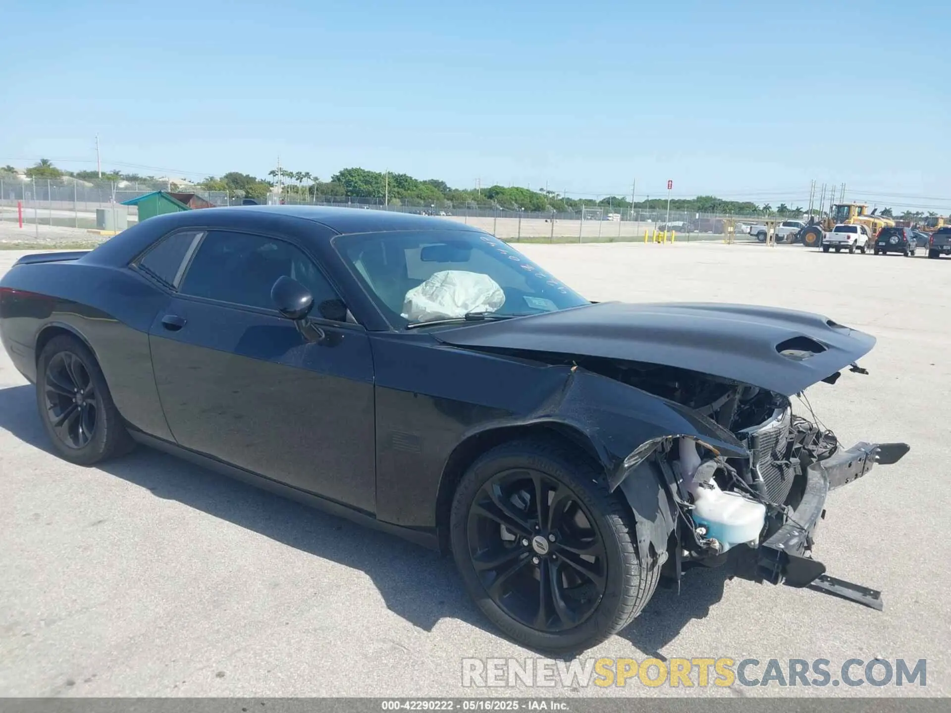 1 Photograph of a damaged car 2C3CDZBT7LH142752 DODGE CHALLENGER 2020